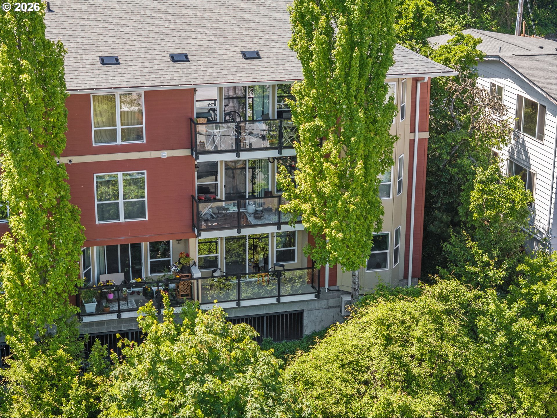 1033 SW GIBBS ST 105