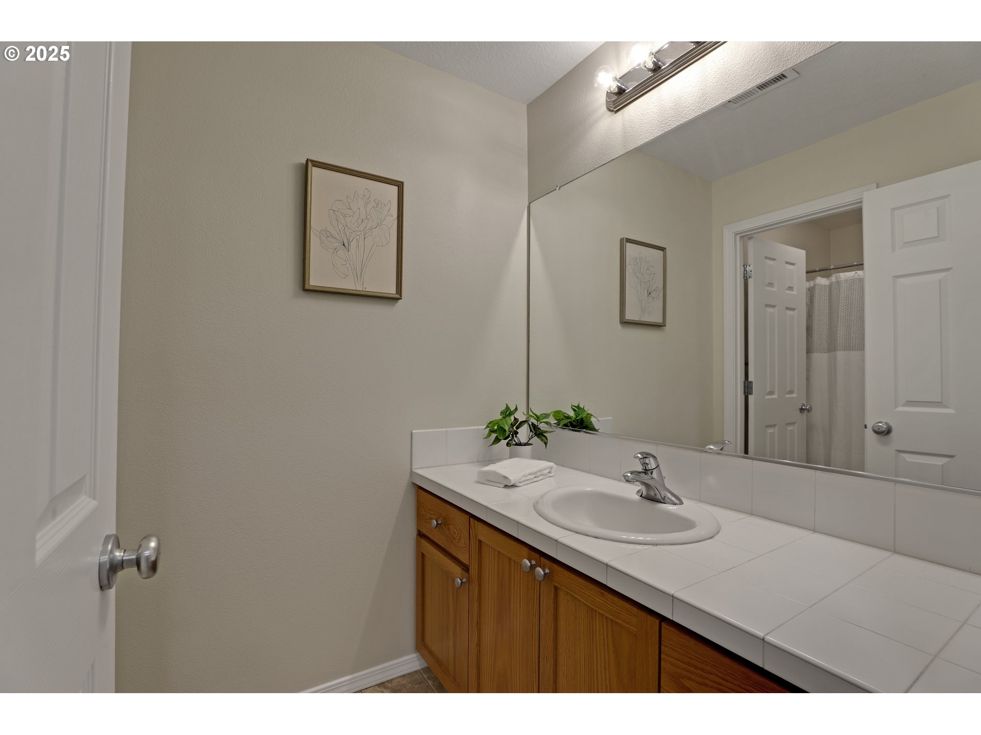 2453 NW ROGUE VALLEY TER