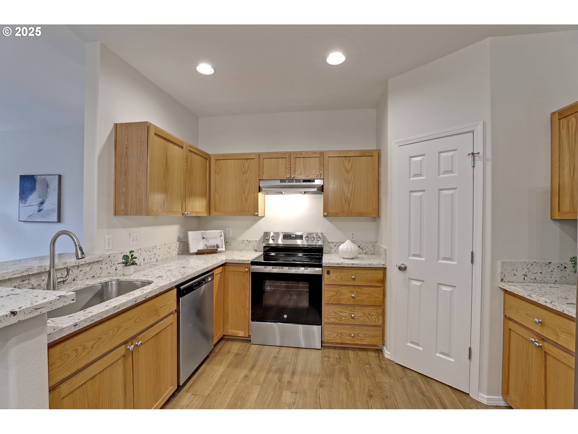 2453 NW ROGUE VALLEY TER