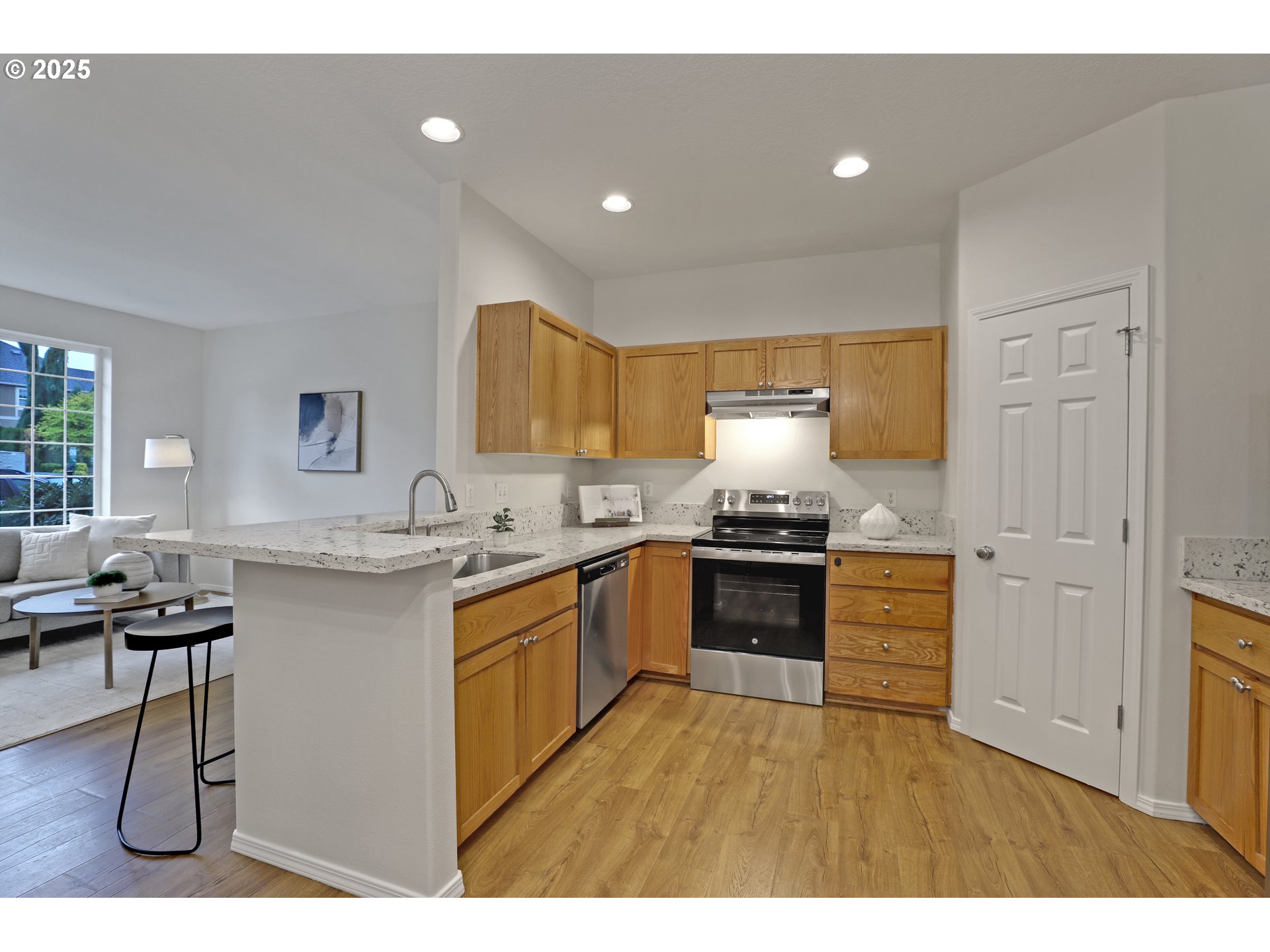 2453 NW ROGUE VALLEY TER