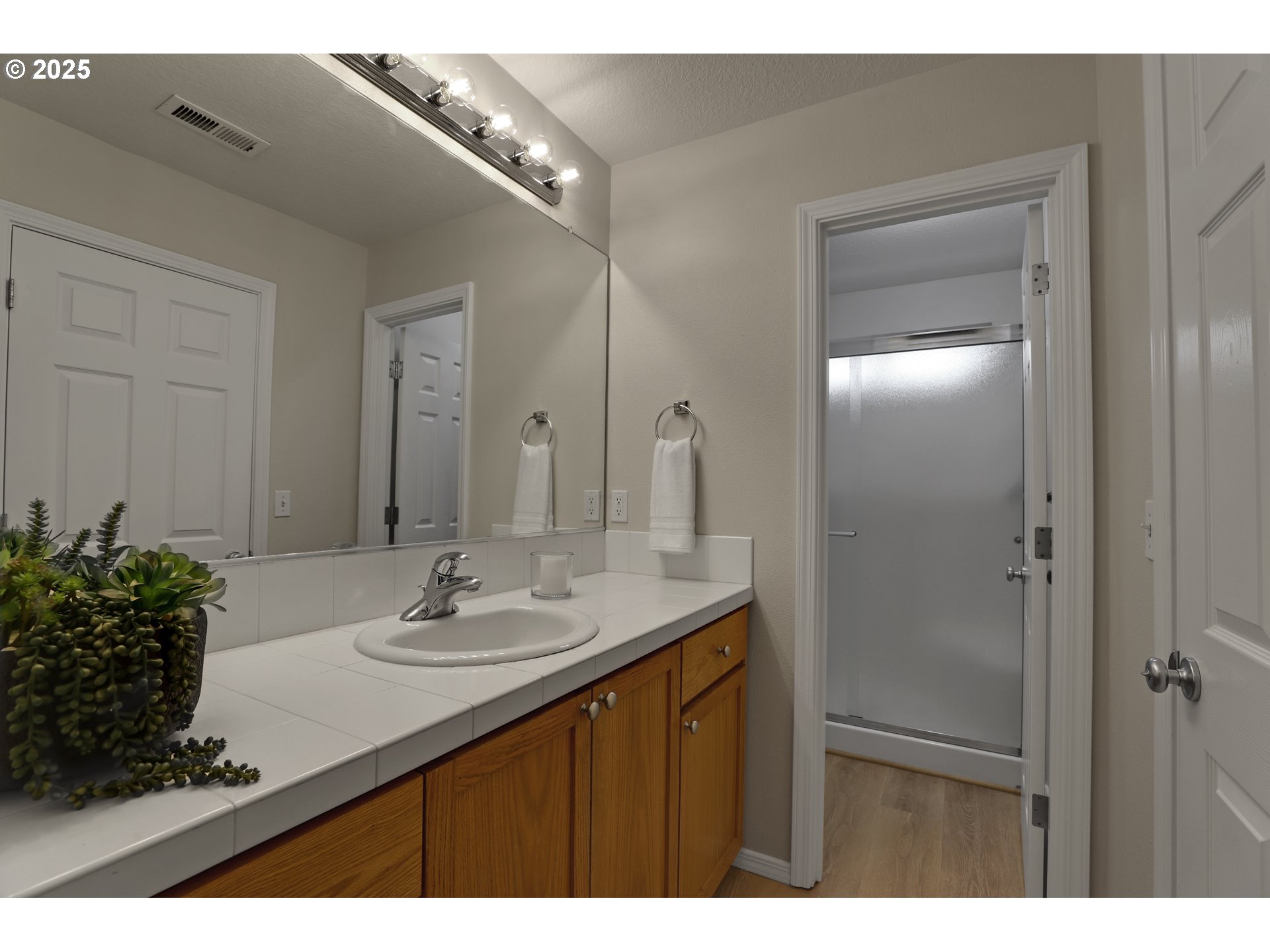 2453 NW ROGUE VALLEY TER