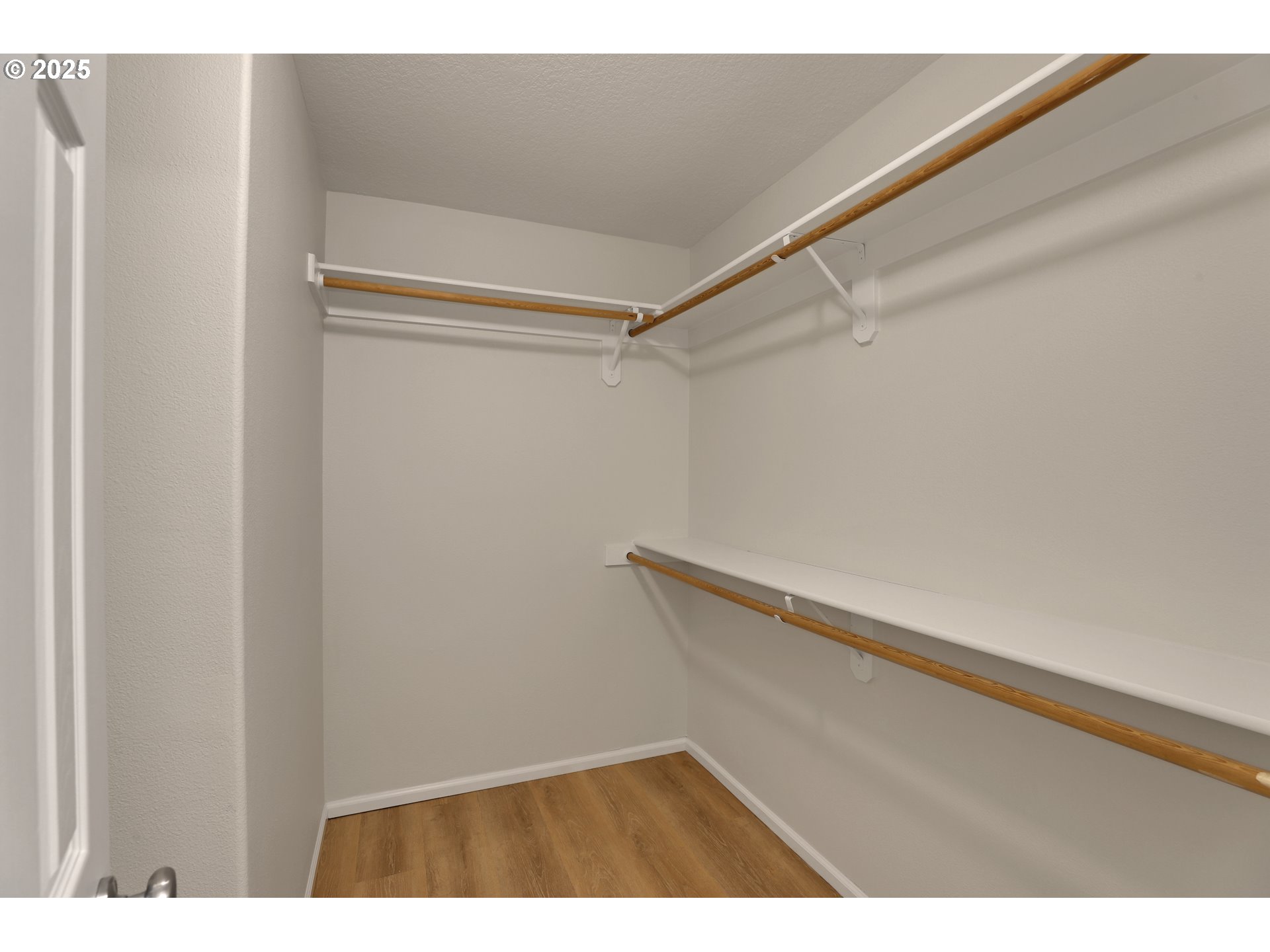 2453 NW ROGUE VALLEY TER