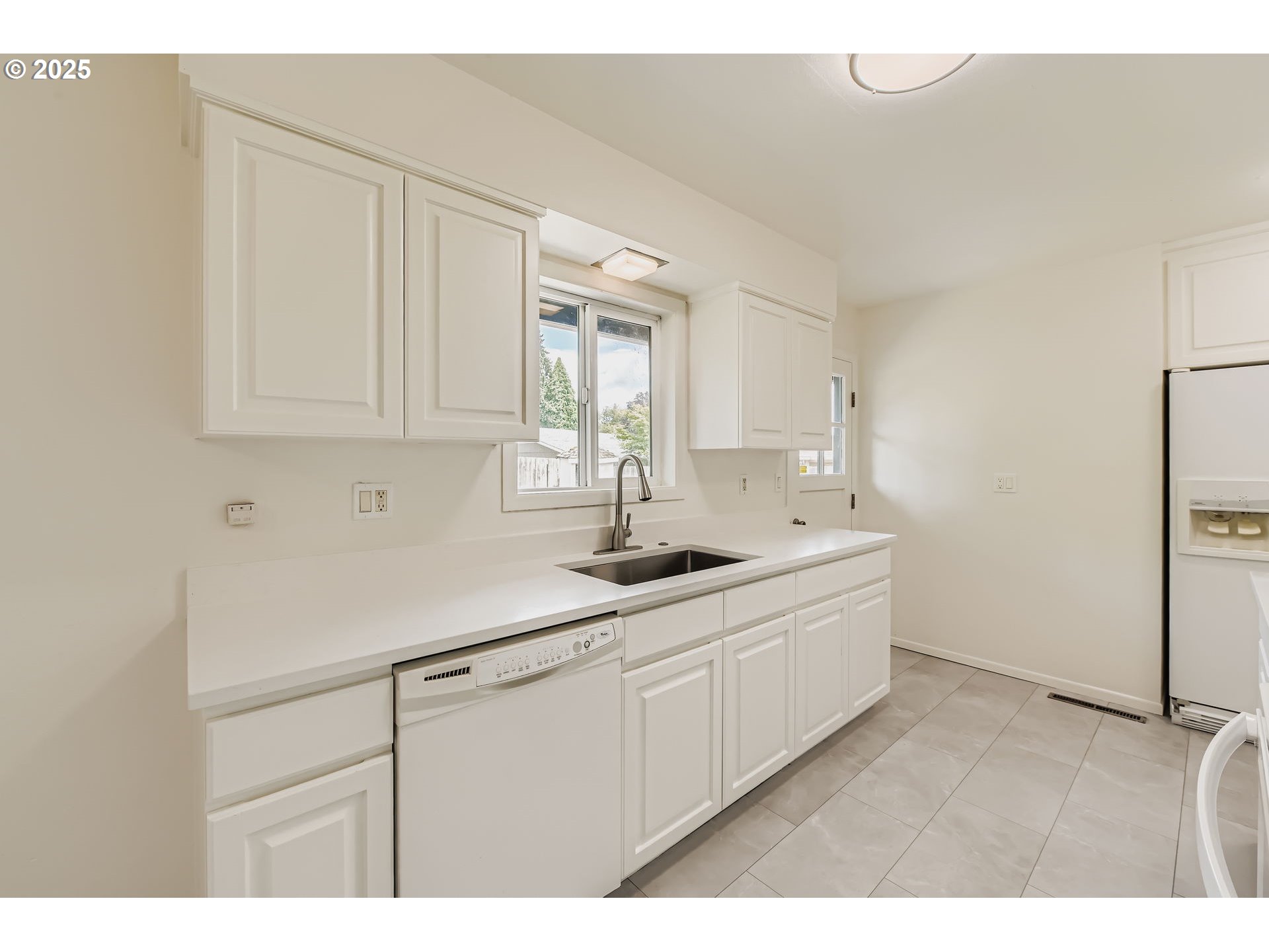 8755 SW PINEBROOK ST