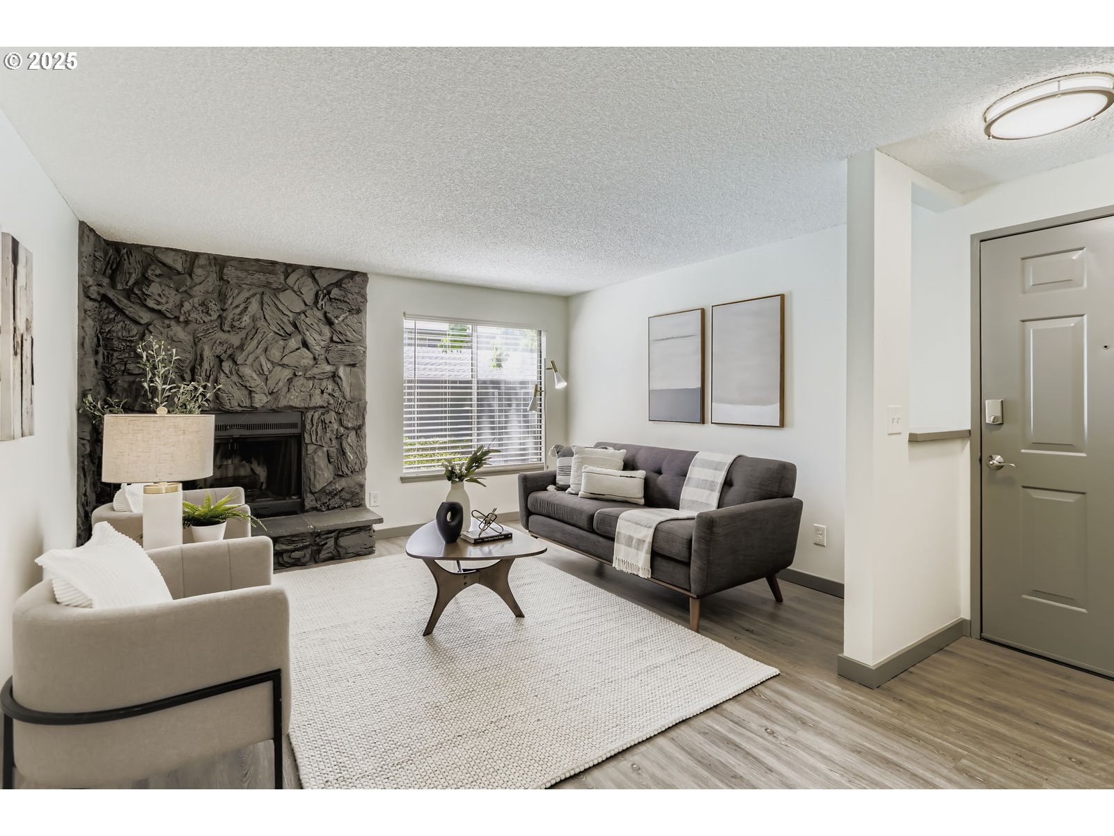 650 SW MEADOW DR 106