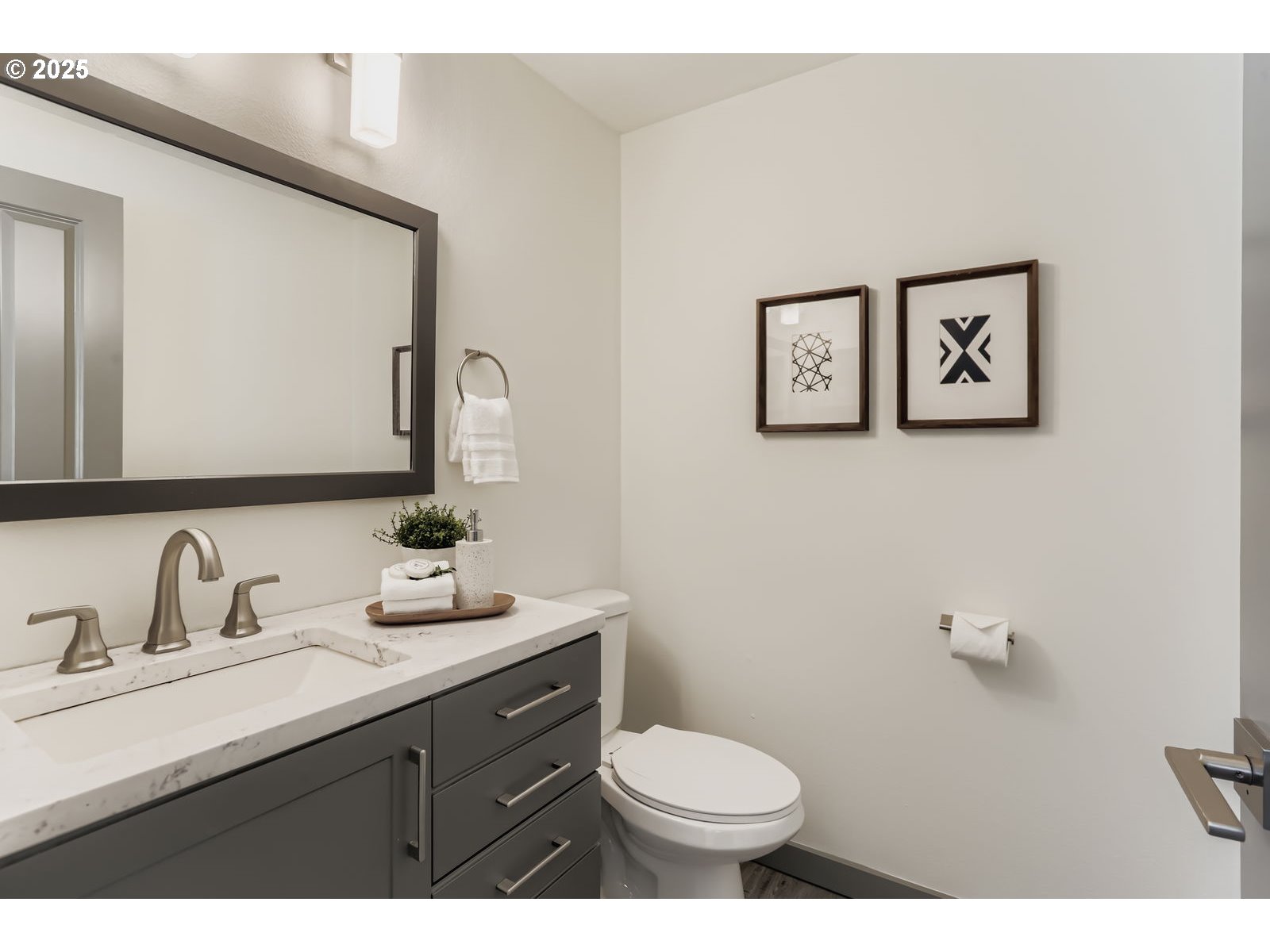 650 SW MEADOW DR 106