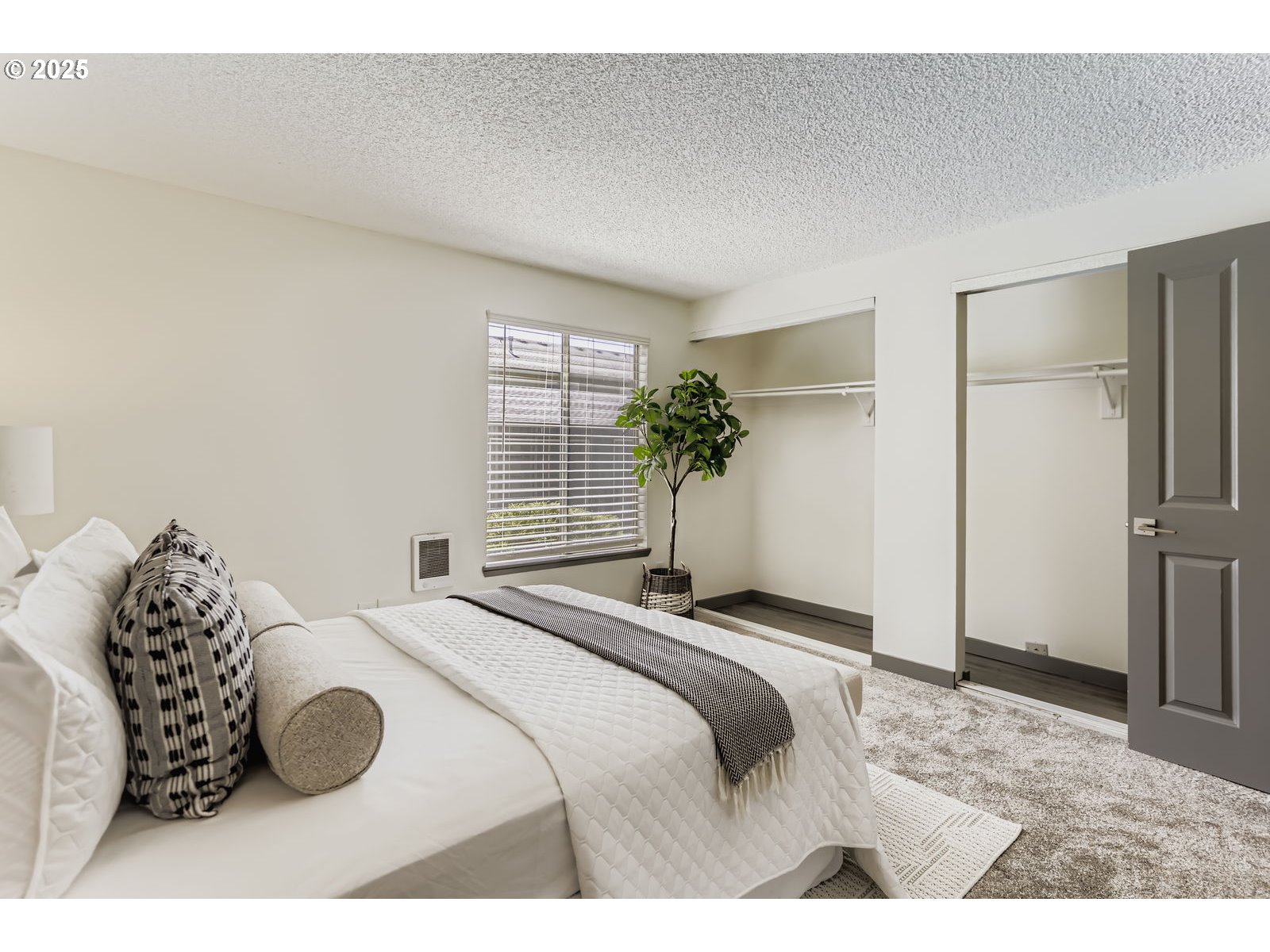 650 SW MEADOW DR 106