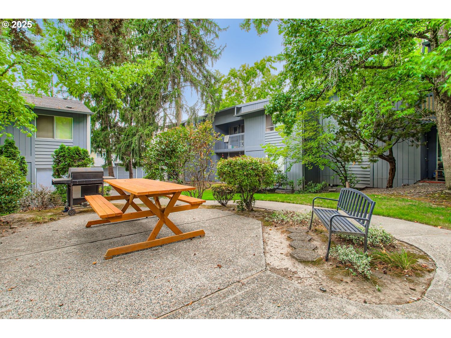 650 SW MEADOW DR 106