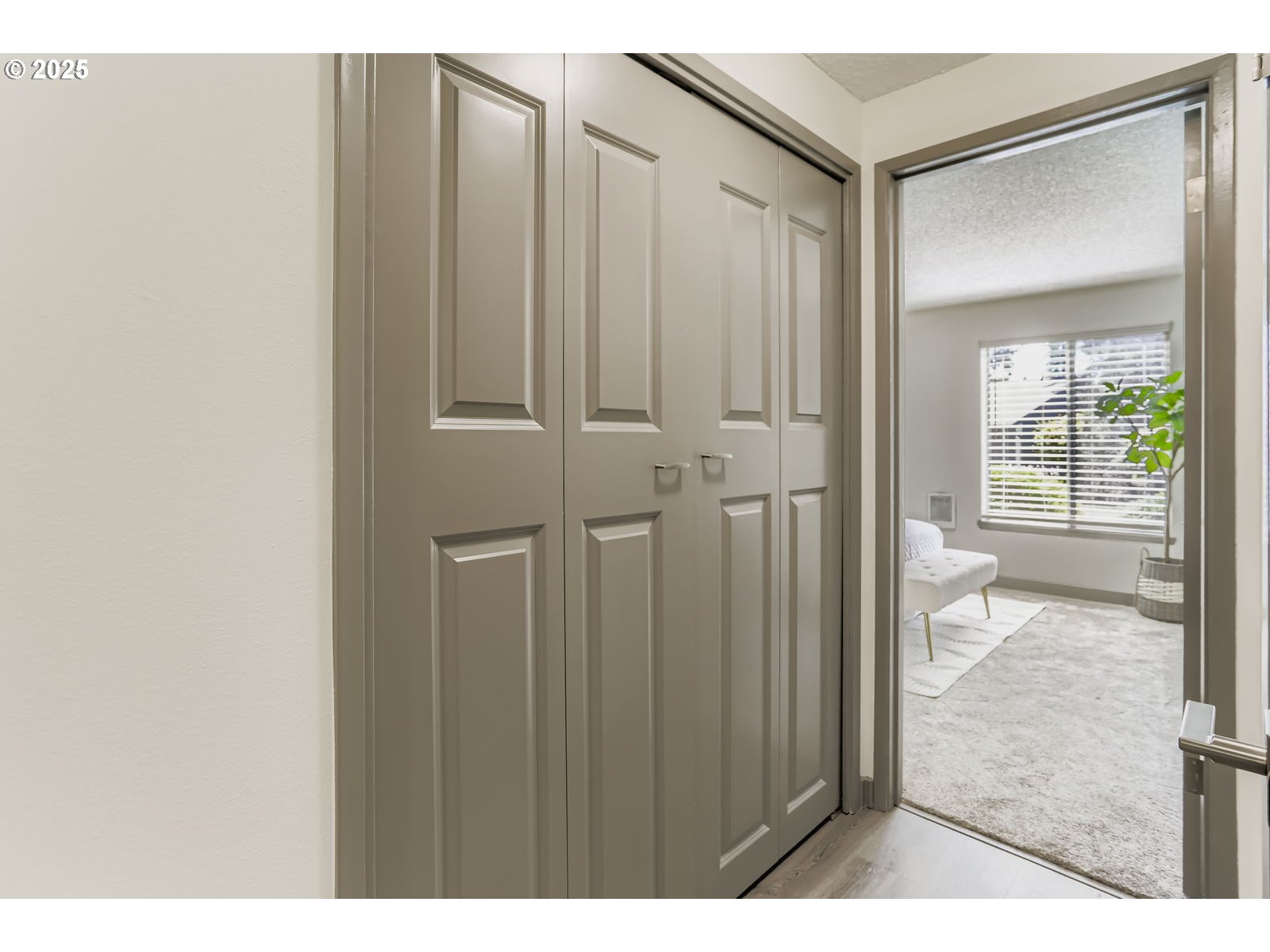 650 SW MEADOW DR 106