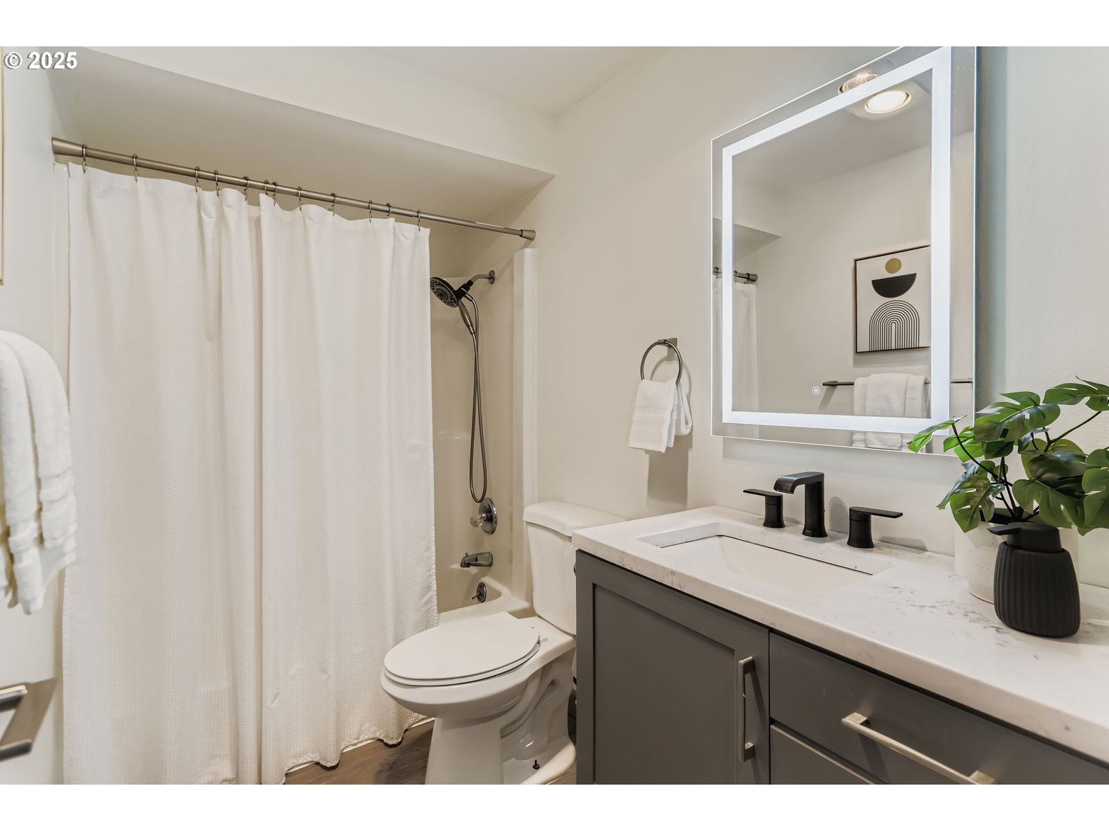 650 SW MEADOW DR 106