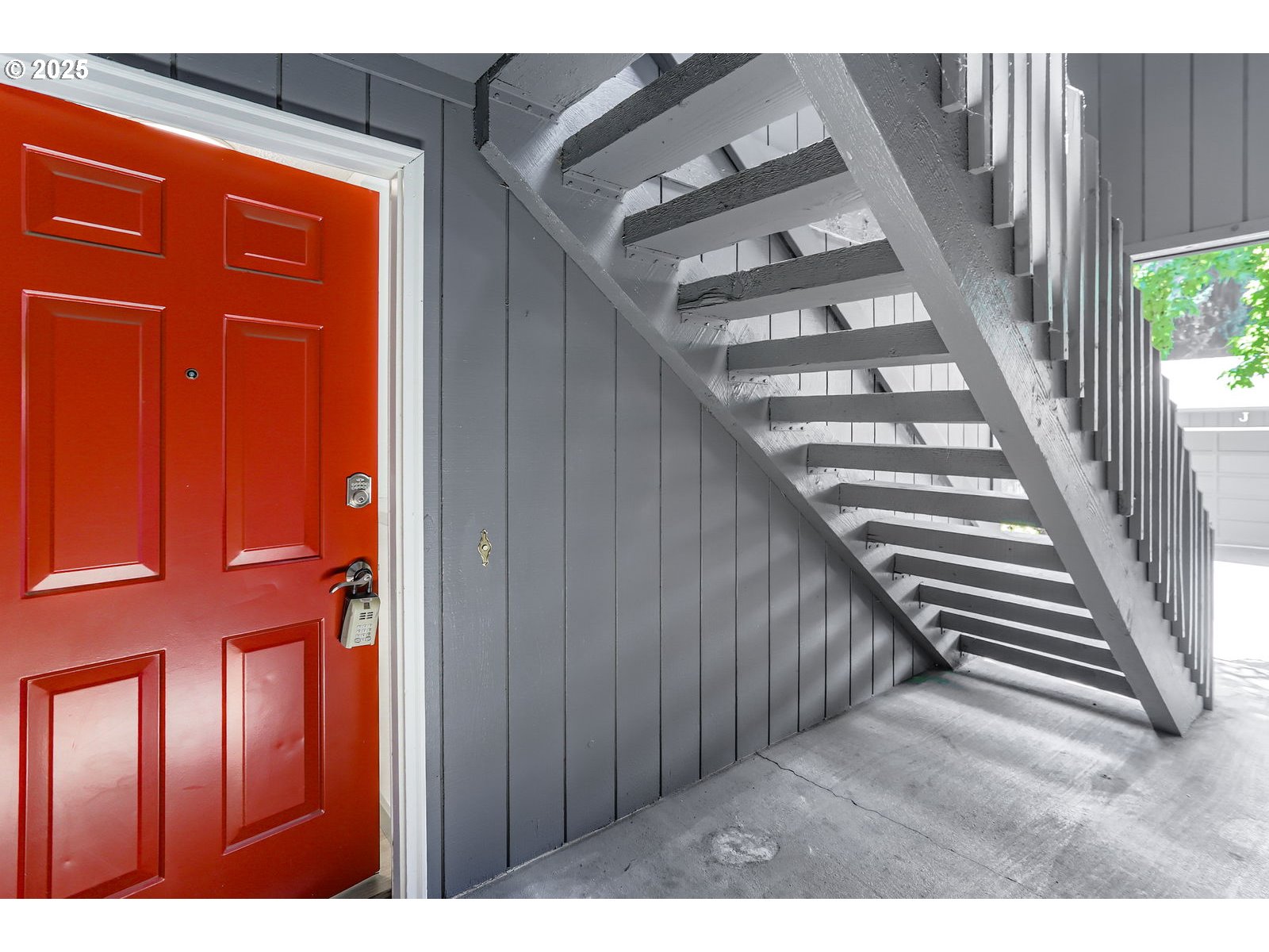 650 SW MEADOW DR 106