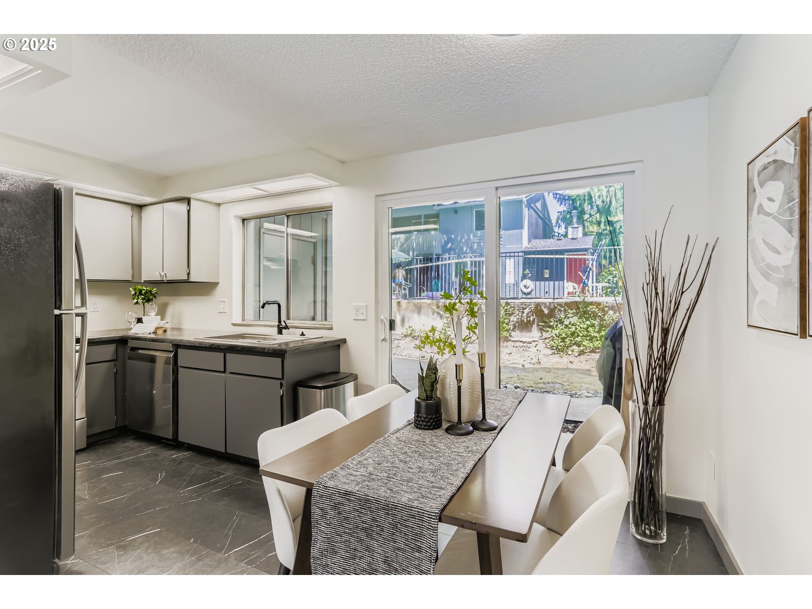 650 SW MEADOW DR 106