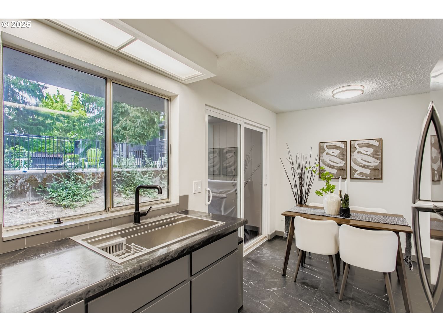 650 SW MEADOW DR 106