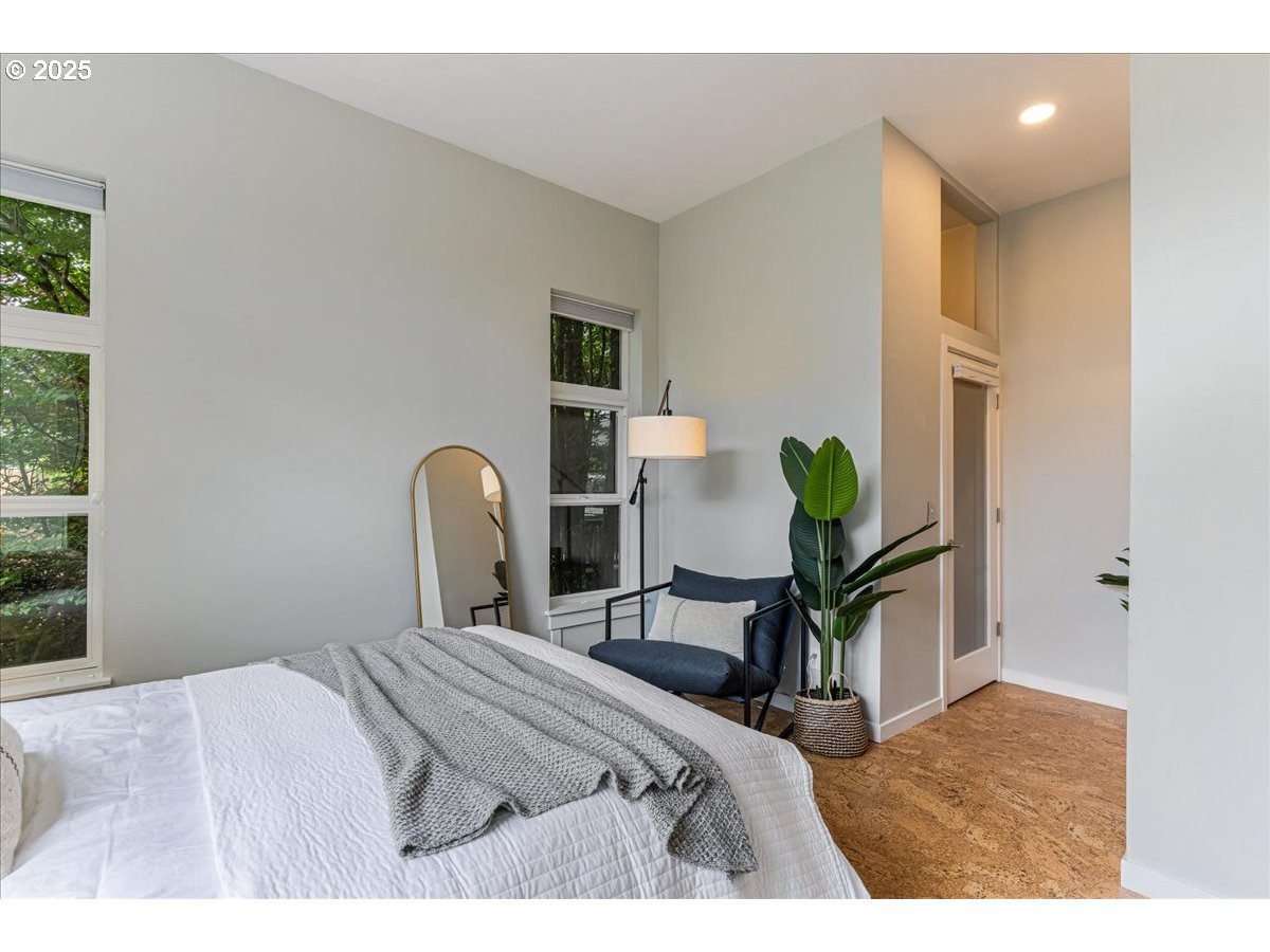 2537 NW THURMAN ST 104