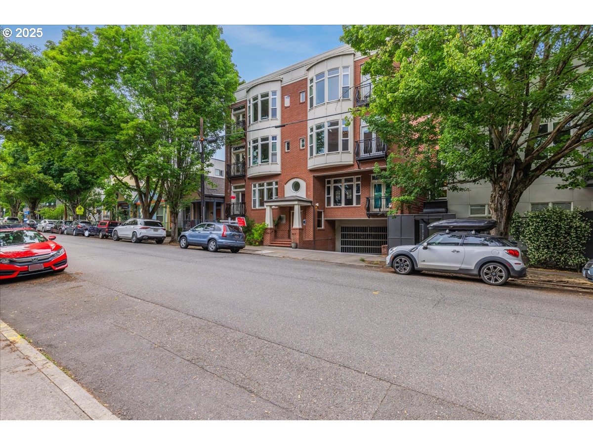 2537 NW THURMAN ST 104