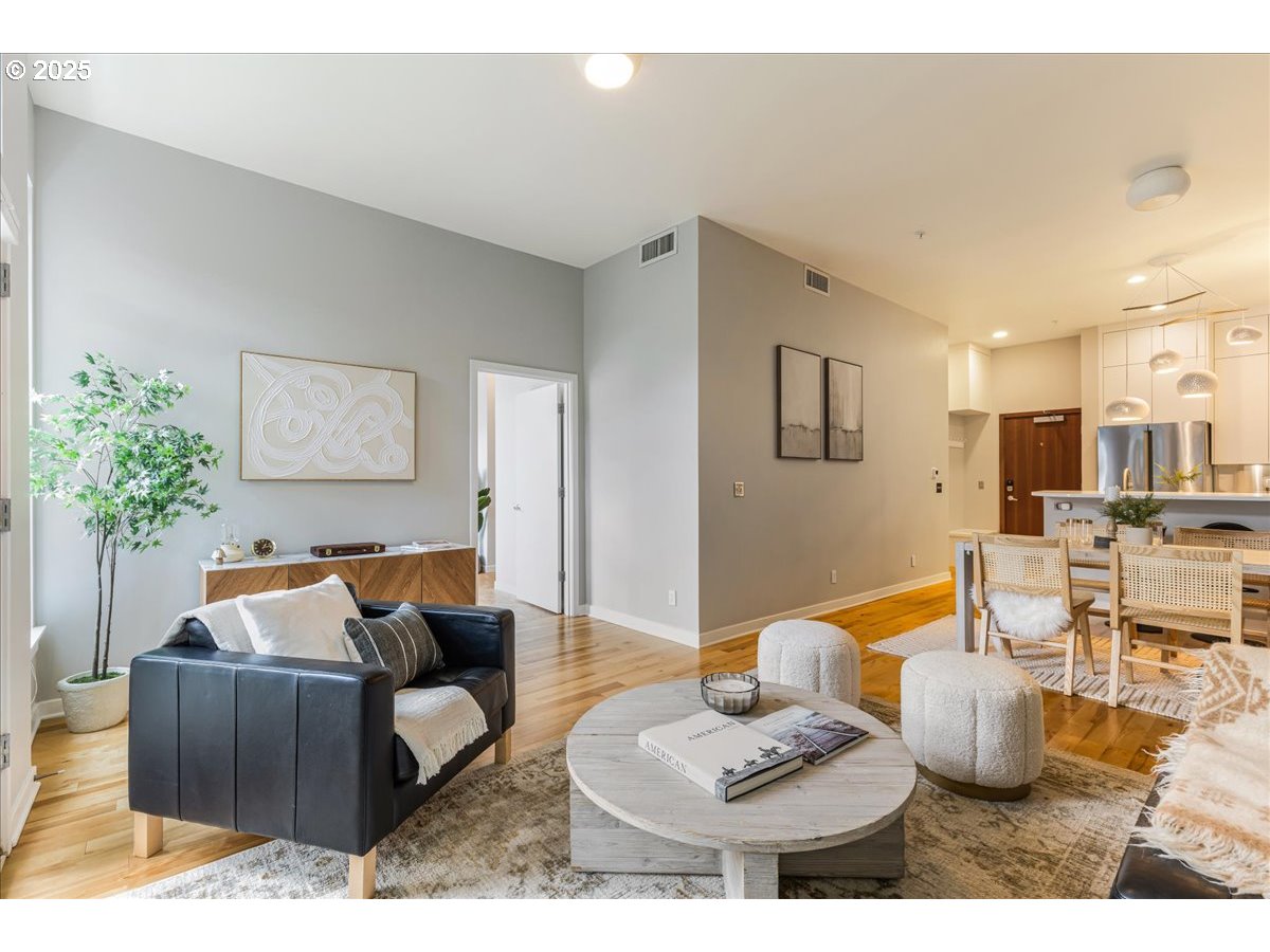 2537 NW THURMAN ST 104