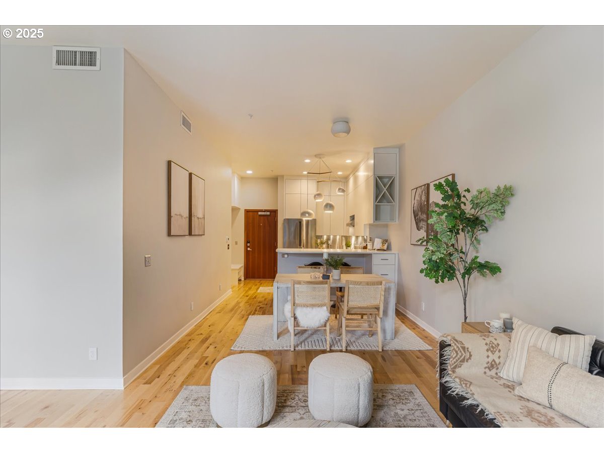 2537 NW THURMAN ST 104