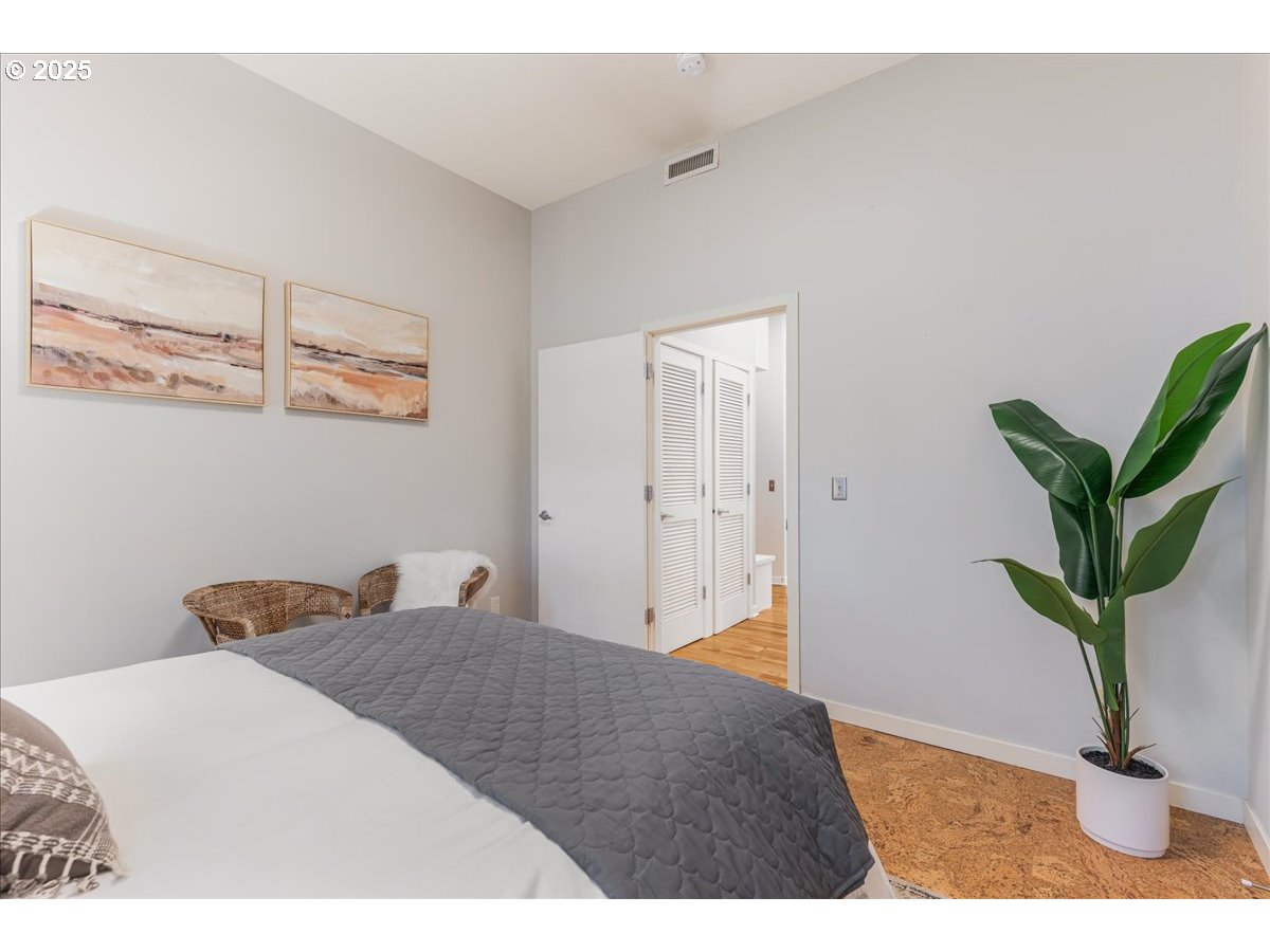 2537 NW THURMAN ST 104