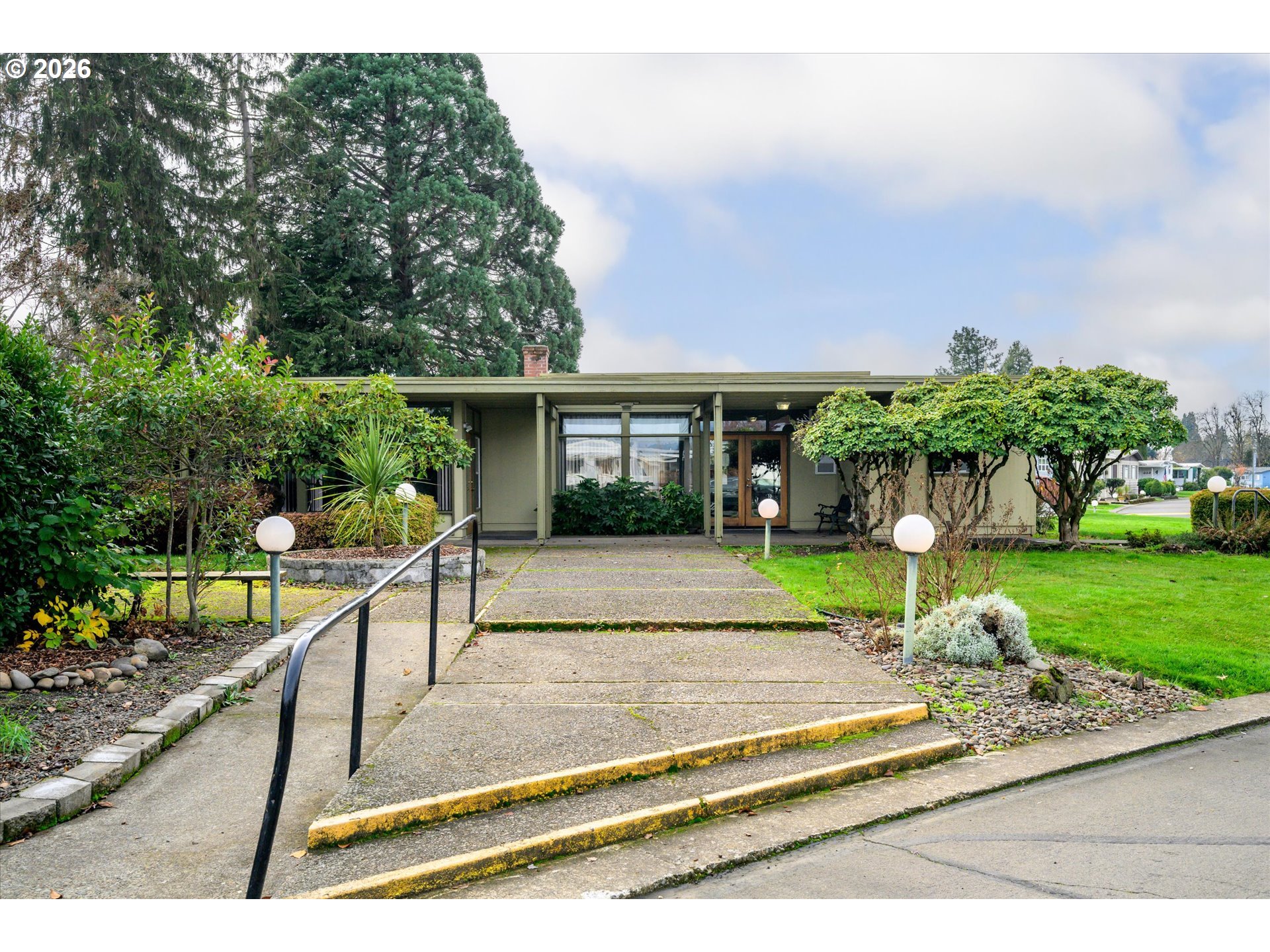 2150 LAURA ST 111