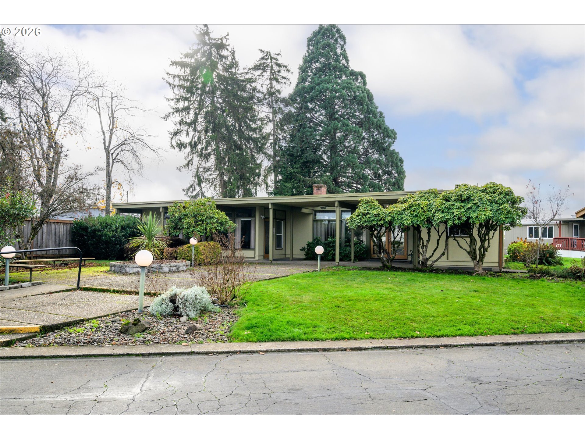 2150 LAURA ST 111