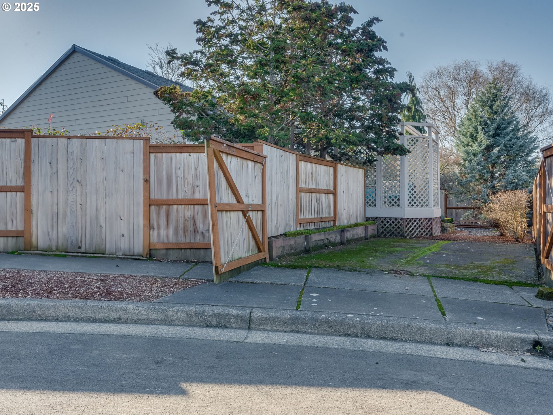 5725 SE LEXINGTON DR