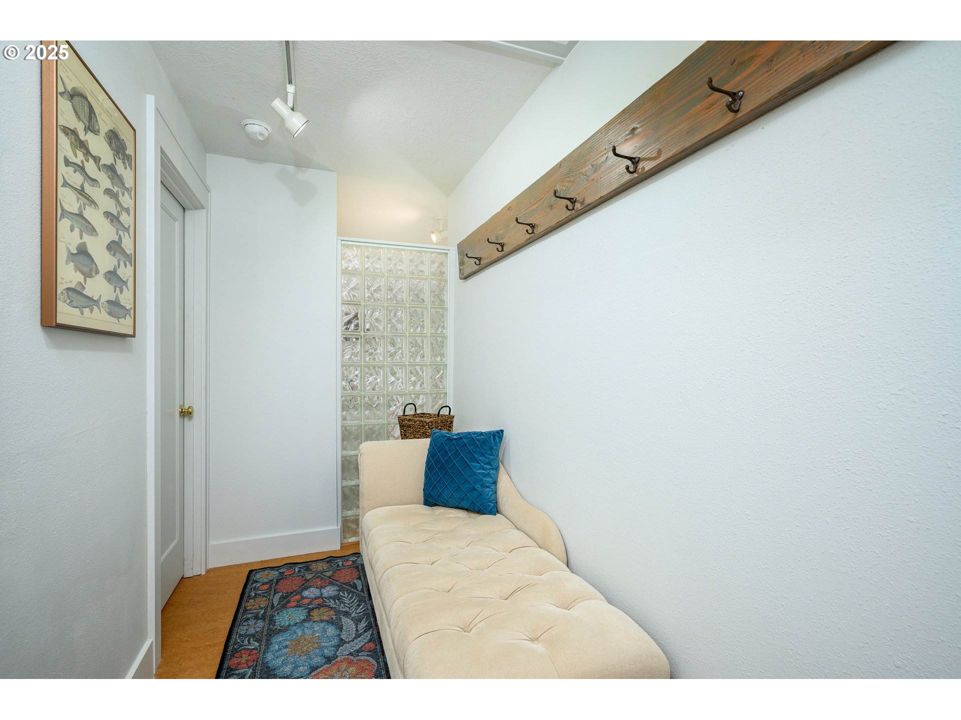 8030 NW MEADOW LAKE RD