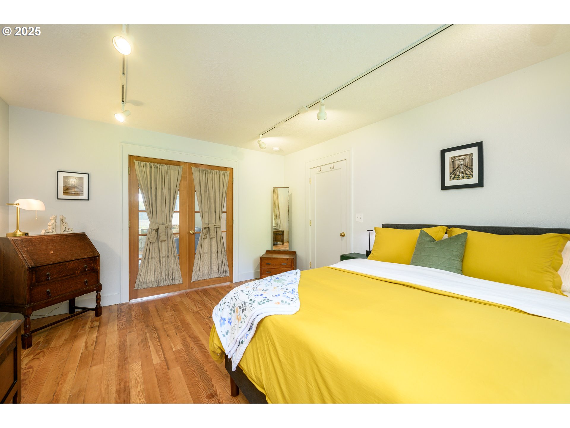 8030 NW MEADOW LAKE RD