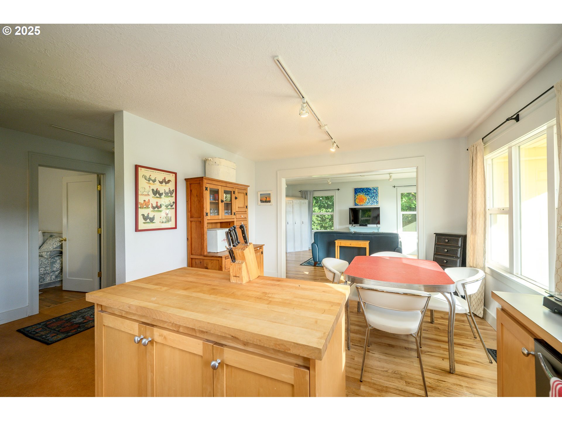 8030 NW MEADOW LAKE RD