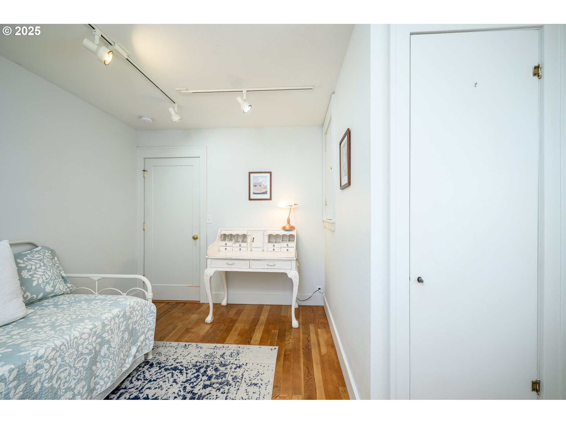 8030 NW MEADOW LAKE RD