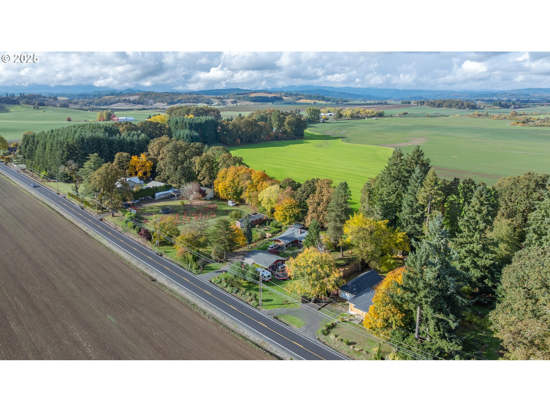 8030 NW MEADOW LAKE RD