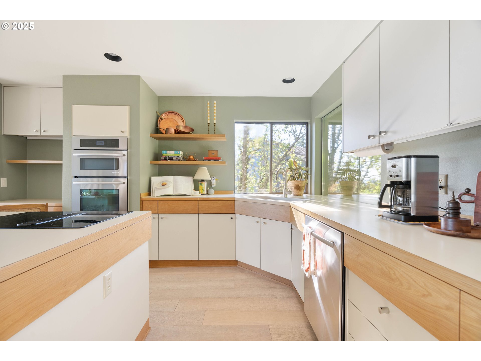 23 MASARYK ST