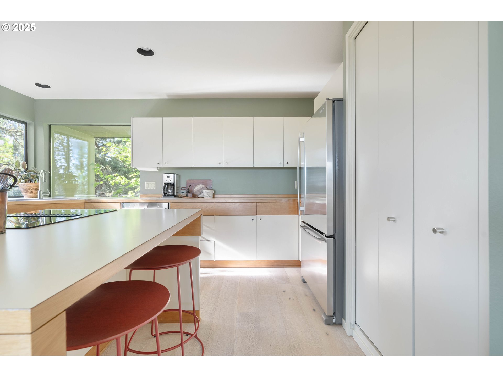 23 MASARYK ST