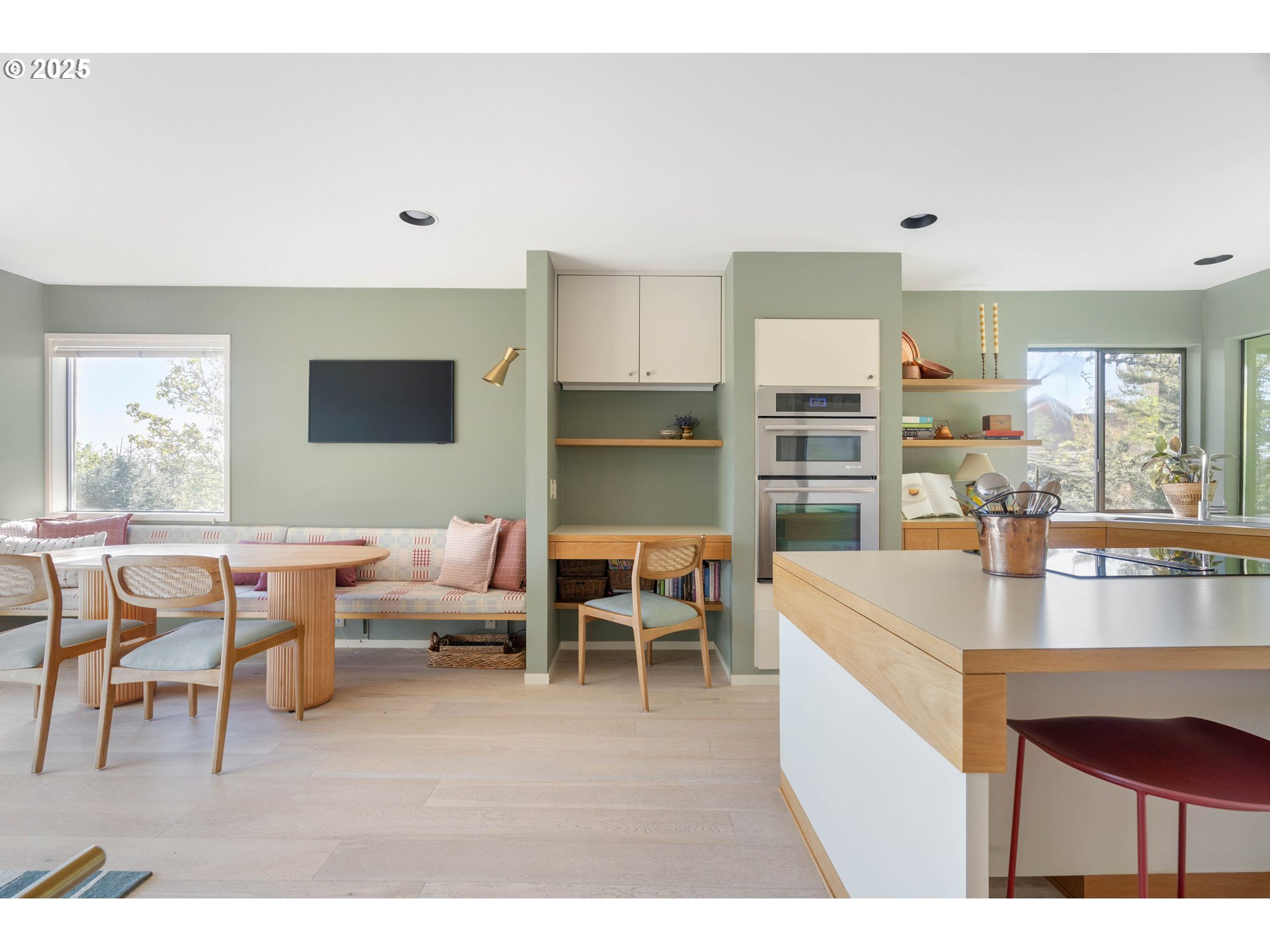 23 MASARYK ST