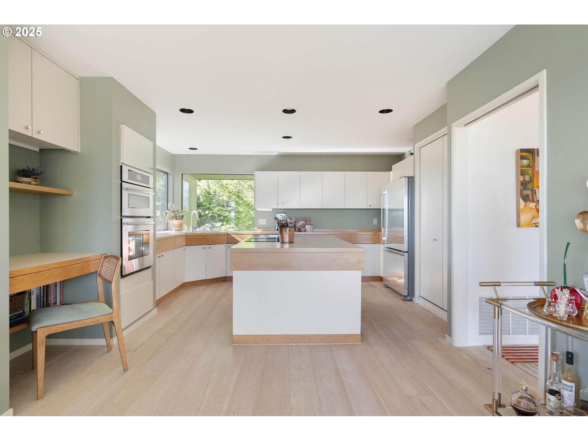 23 MASARYK ST