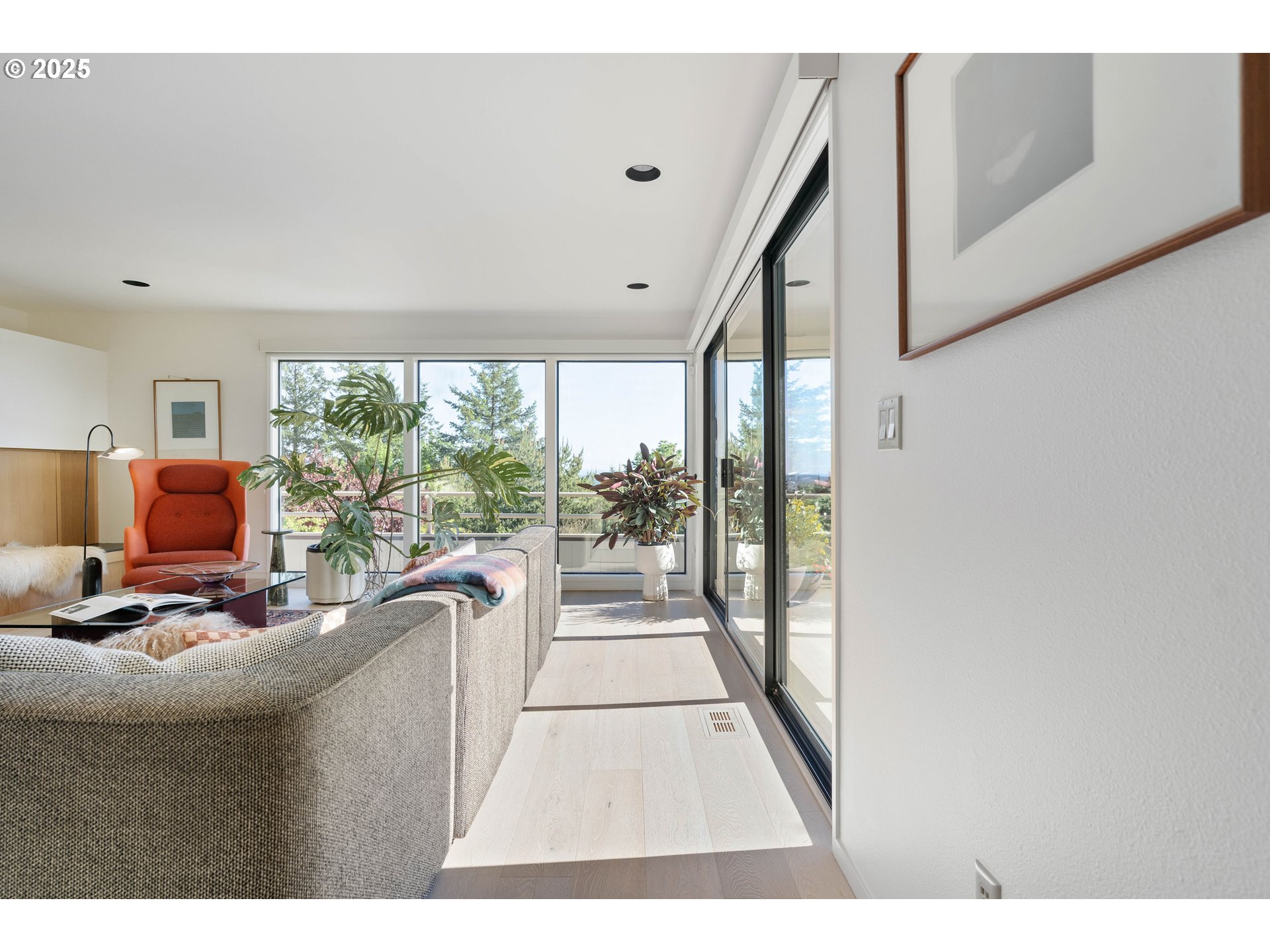 23 MASARYK ST