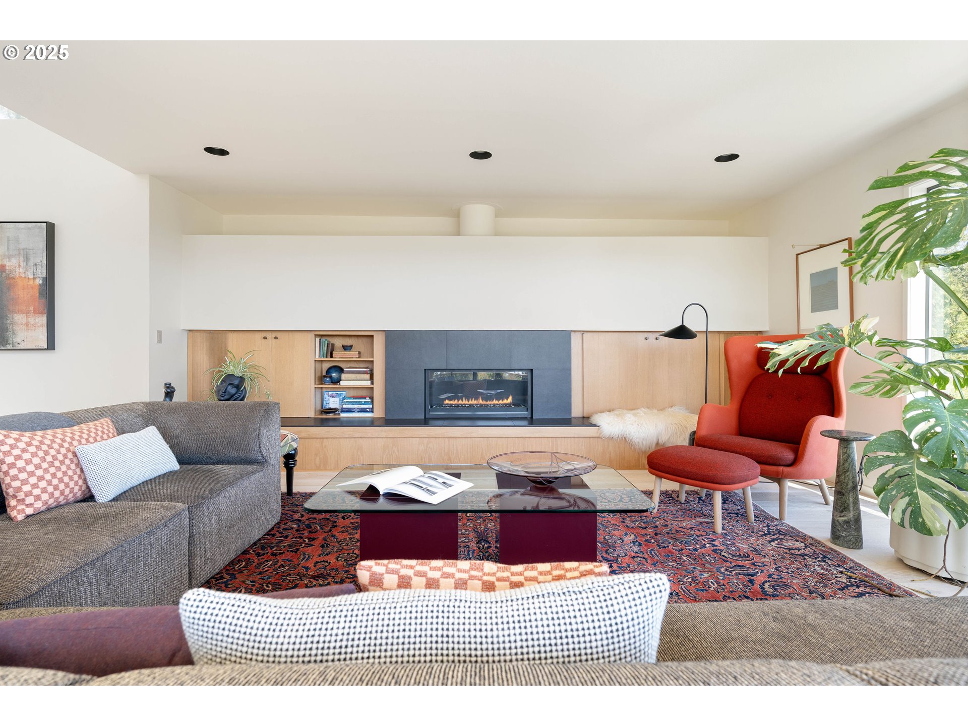 23 MASARYK ST