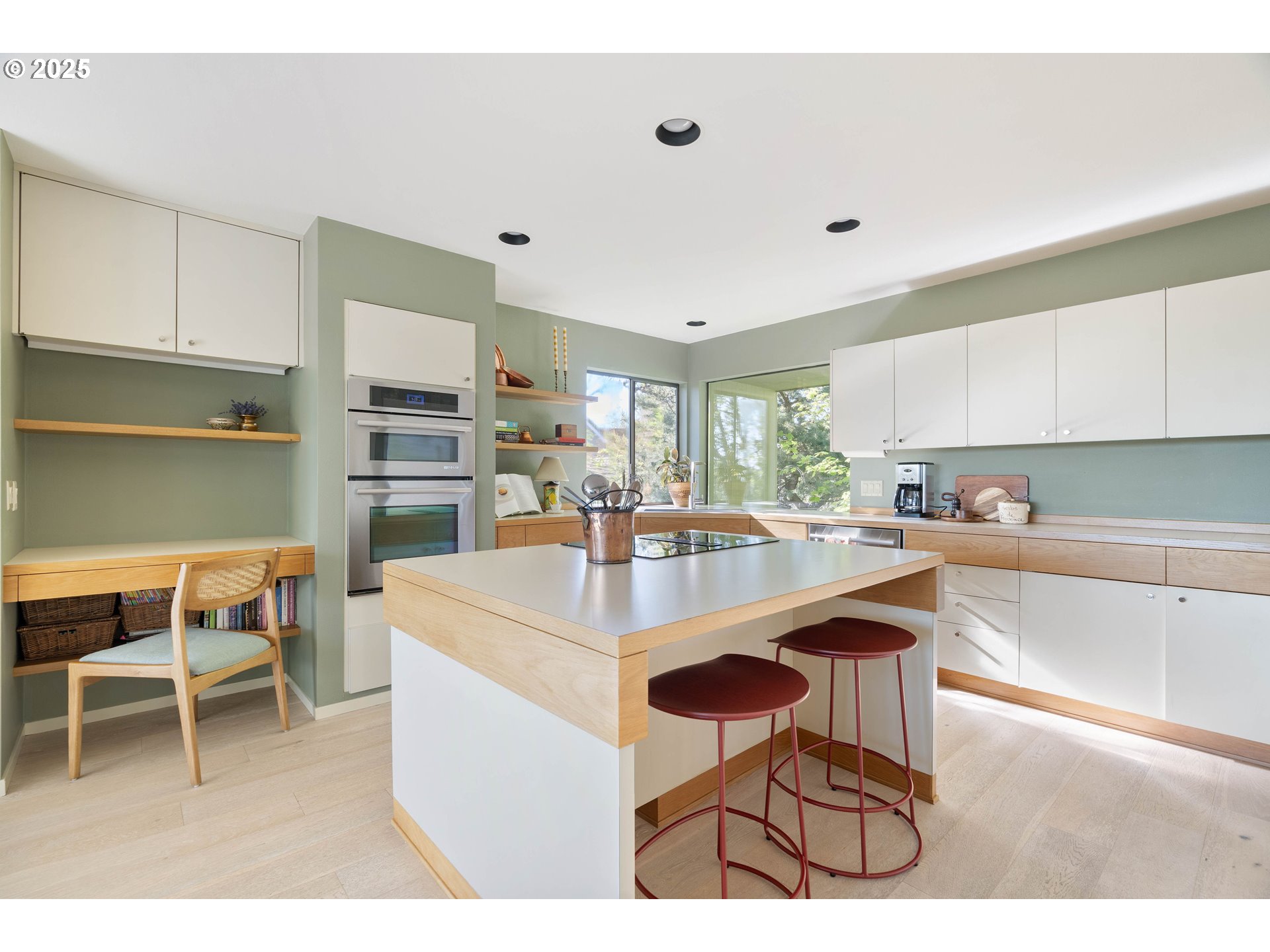 23 MASARYK ST