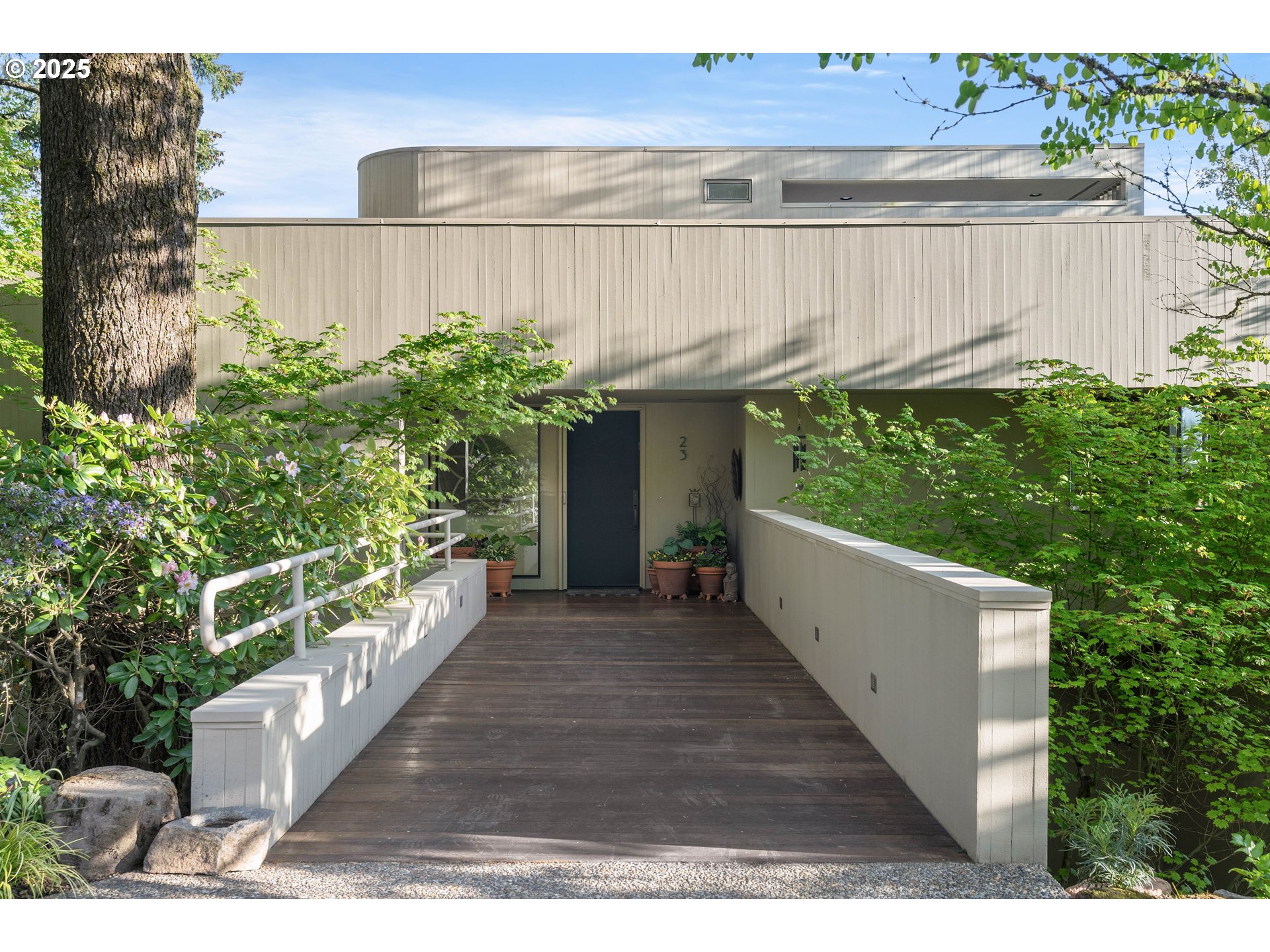 23 MASARYK ST