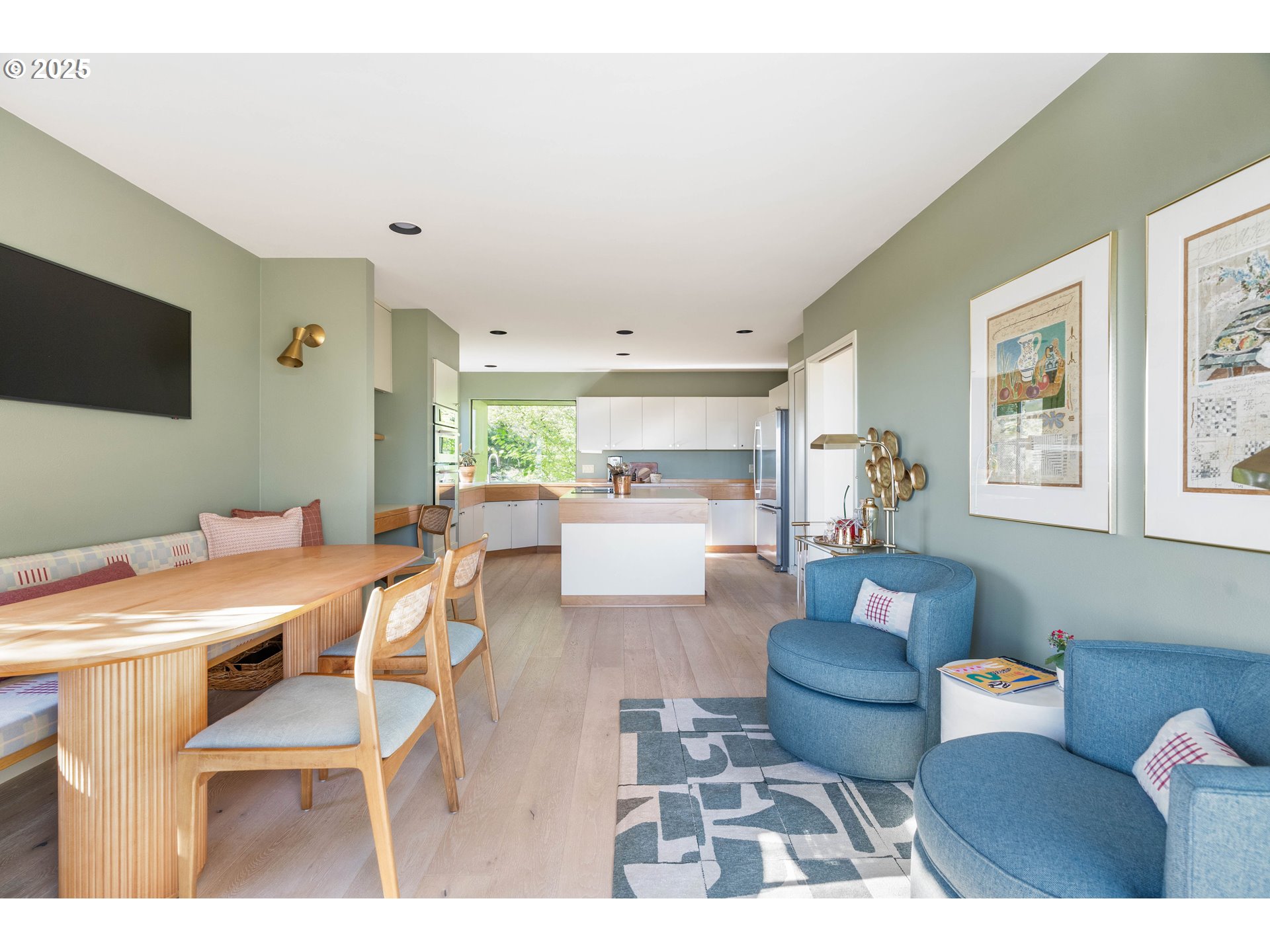 23 MASARYK ST