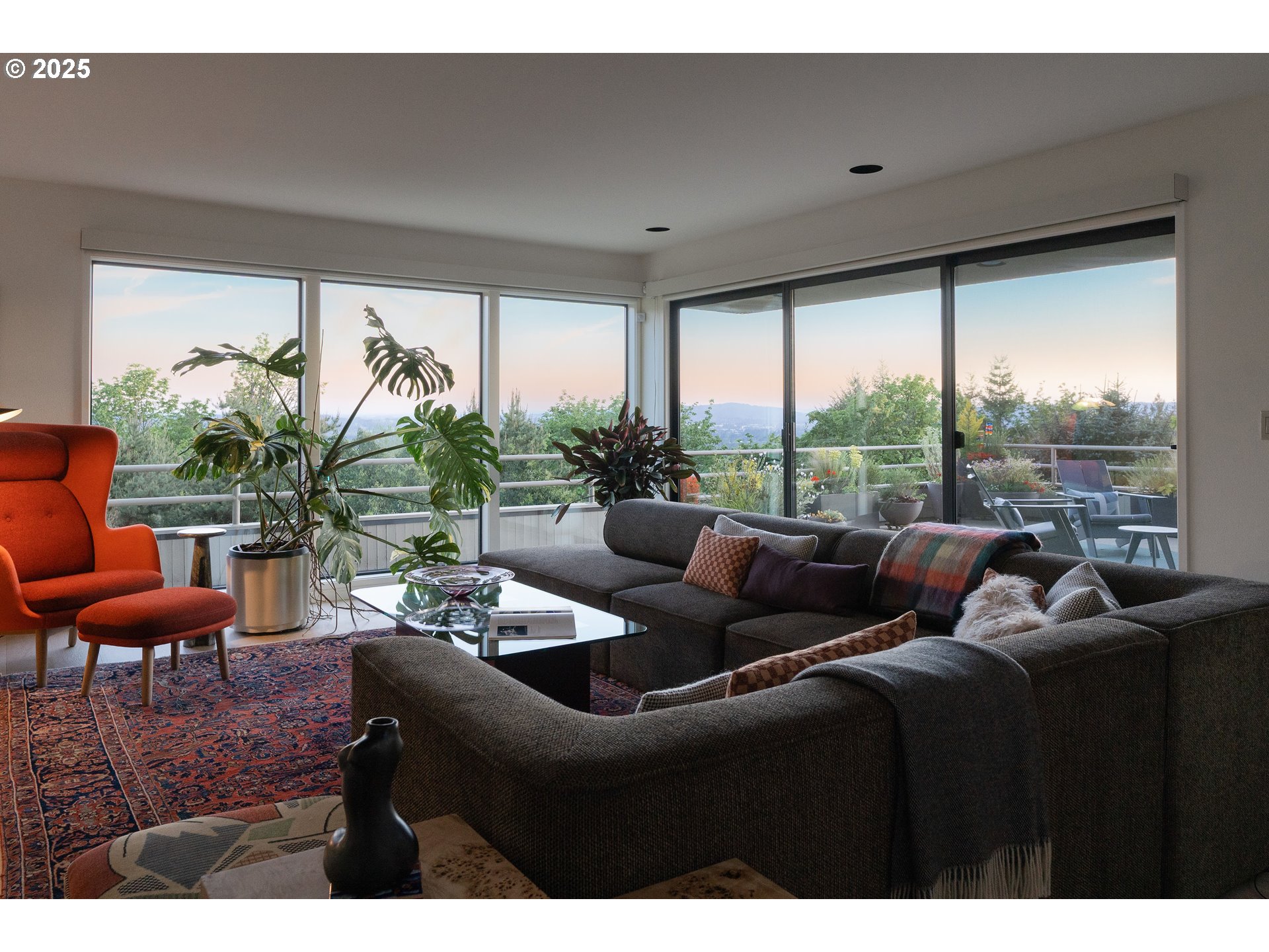 23 MASARYK ST