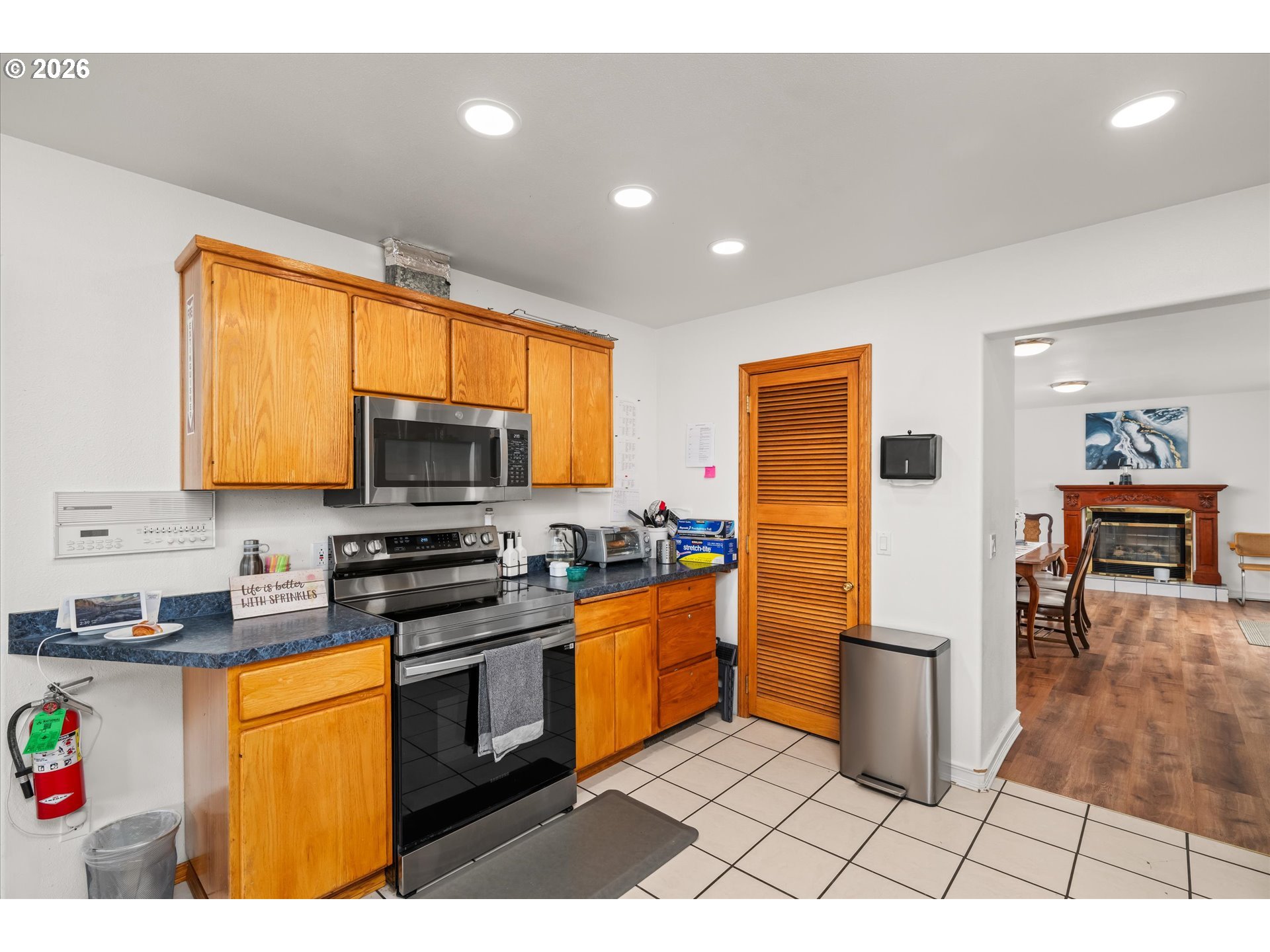 805 QUEENS AVE