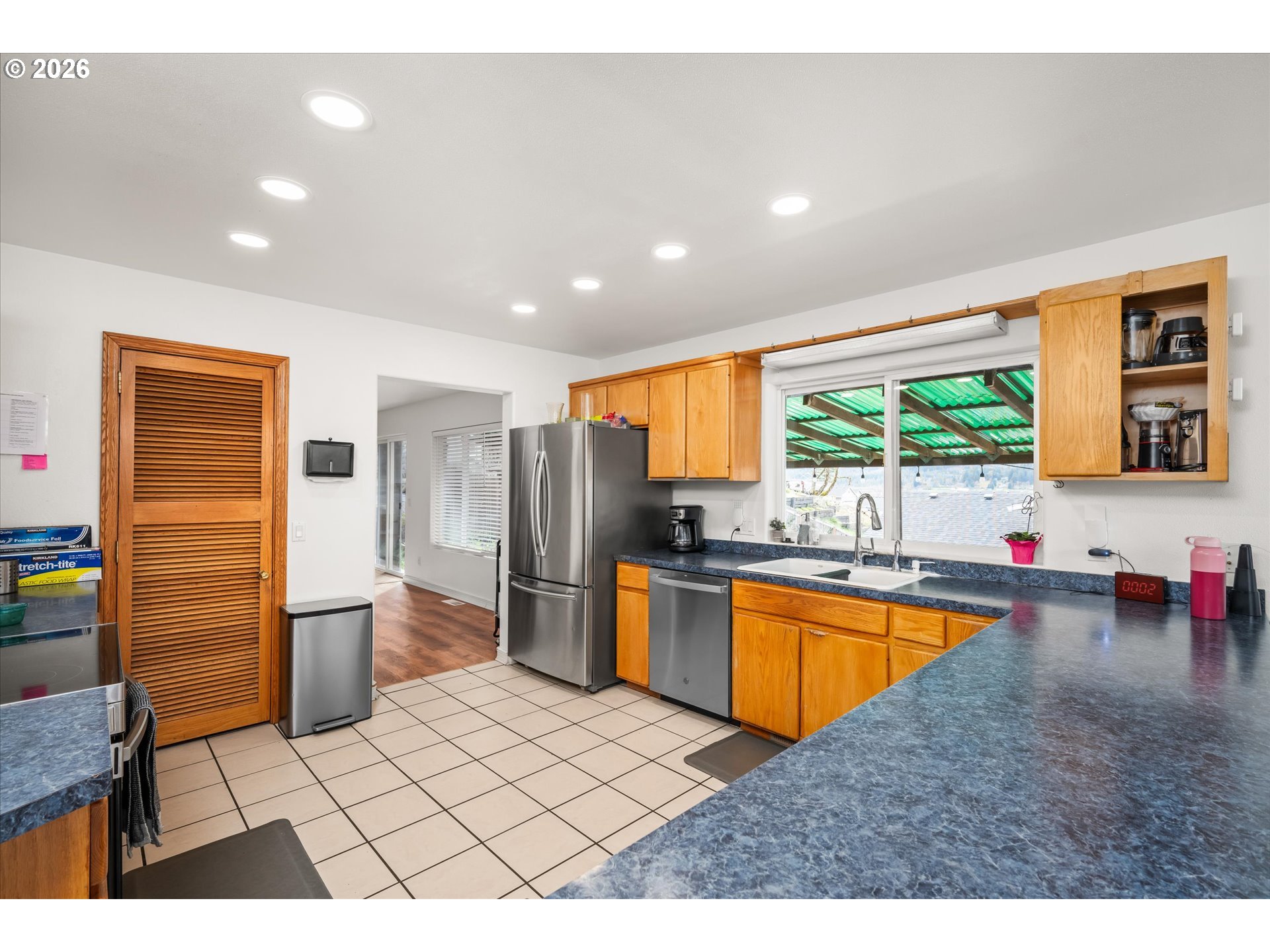 805 QUEENS AVE