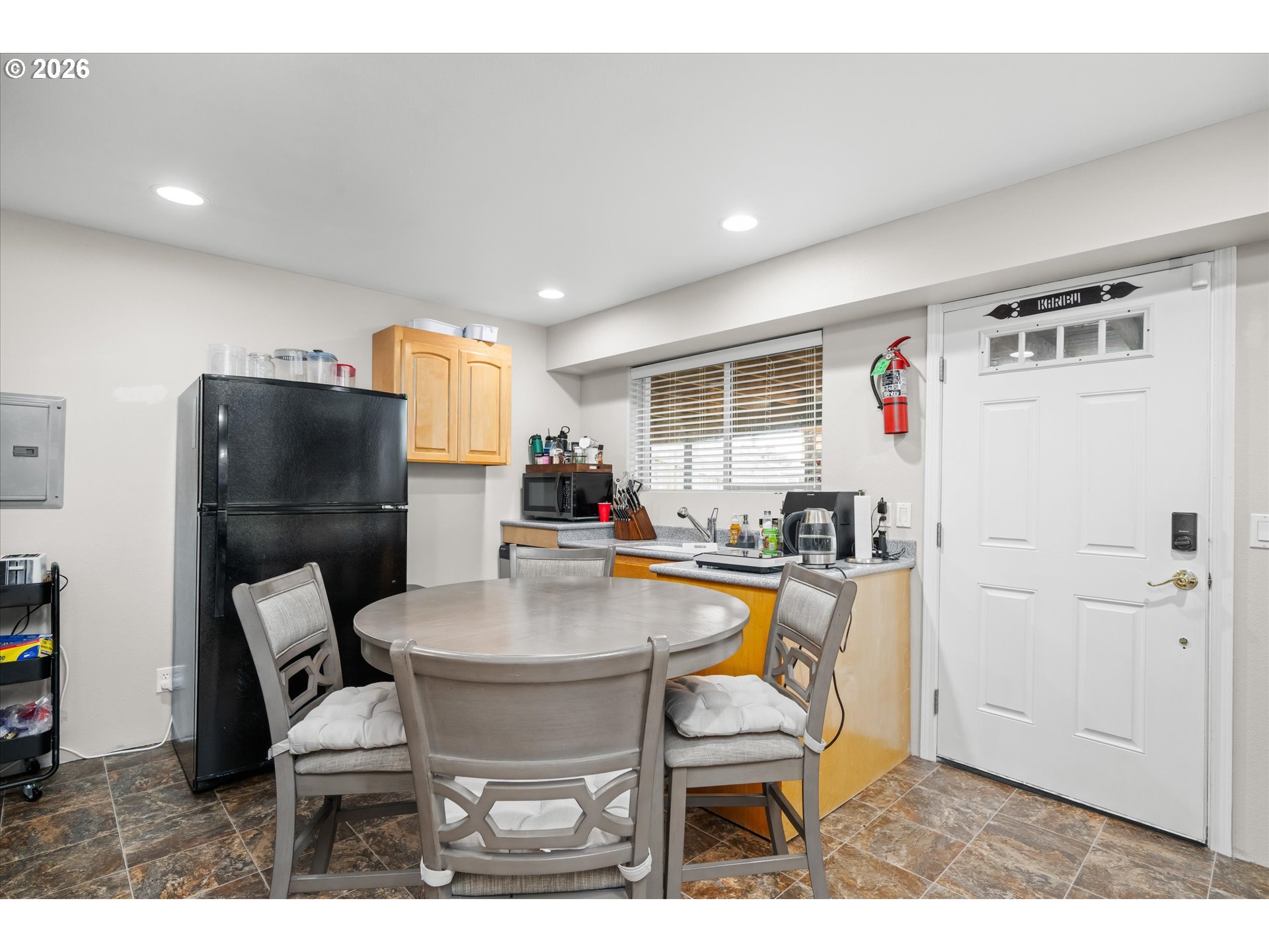 805 QUEENS AVE