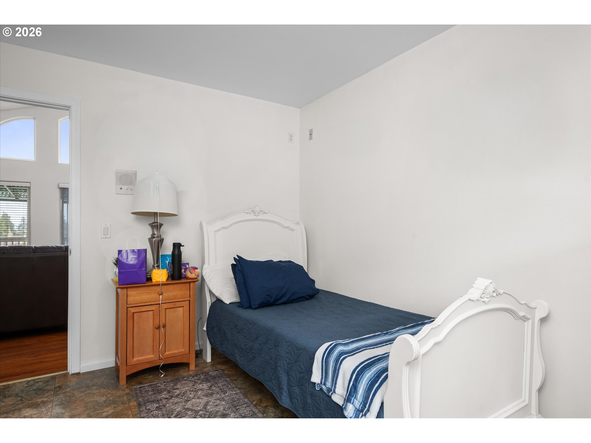 805 QUEENS AVE