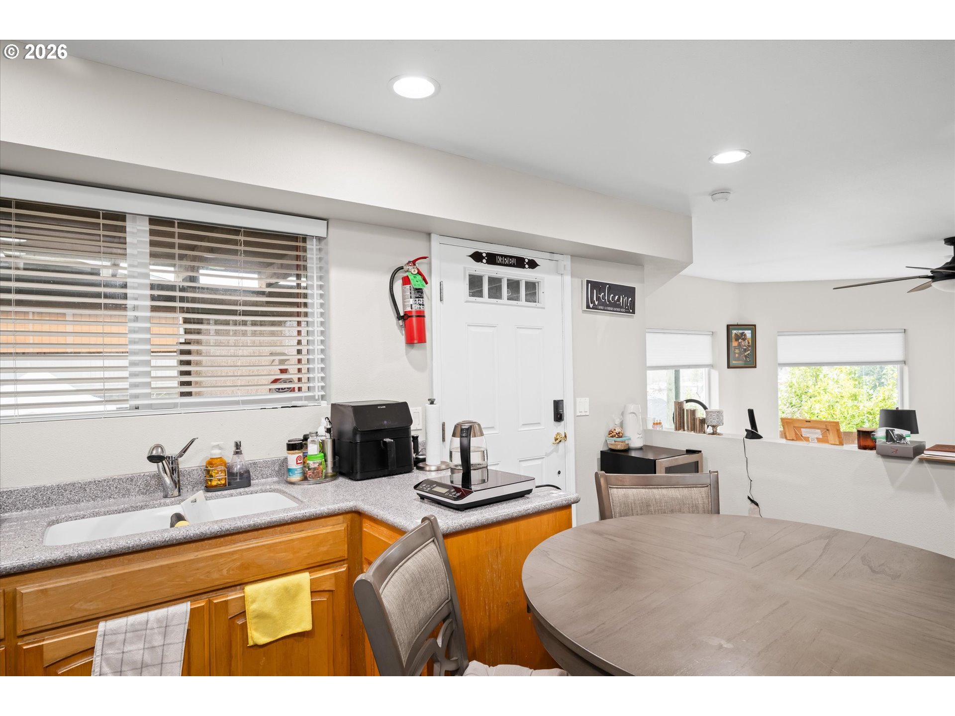 805 QUEENS AVE