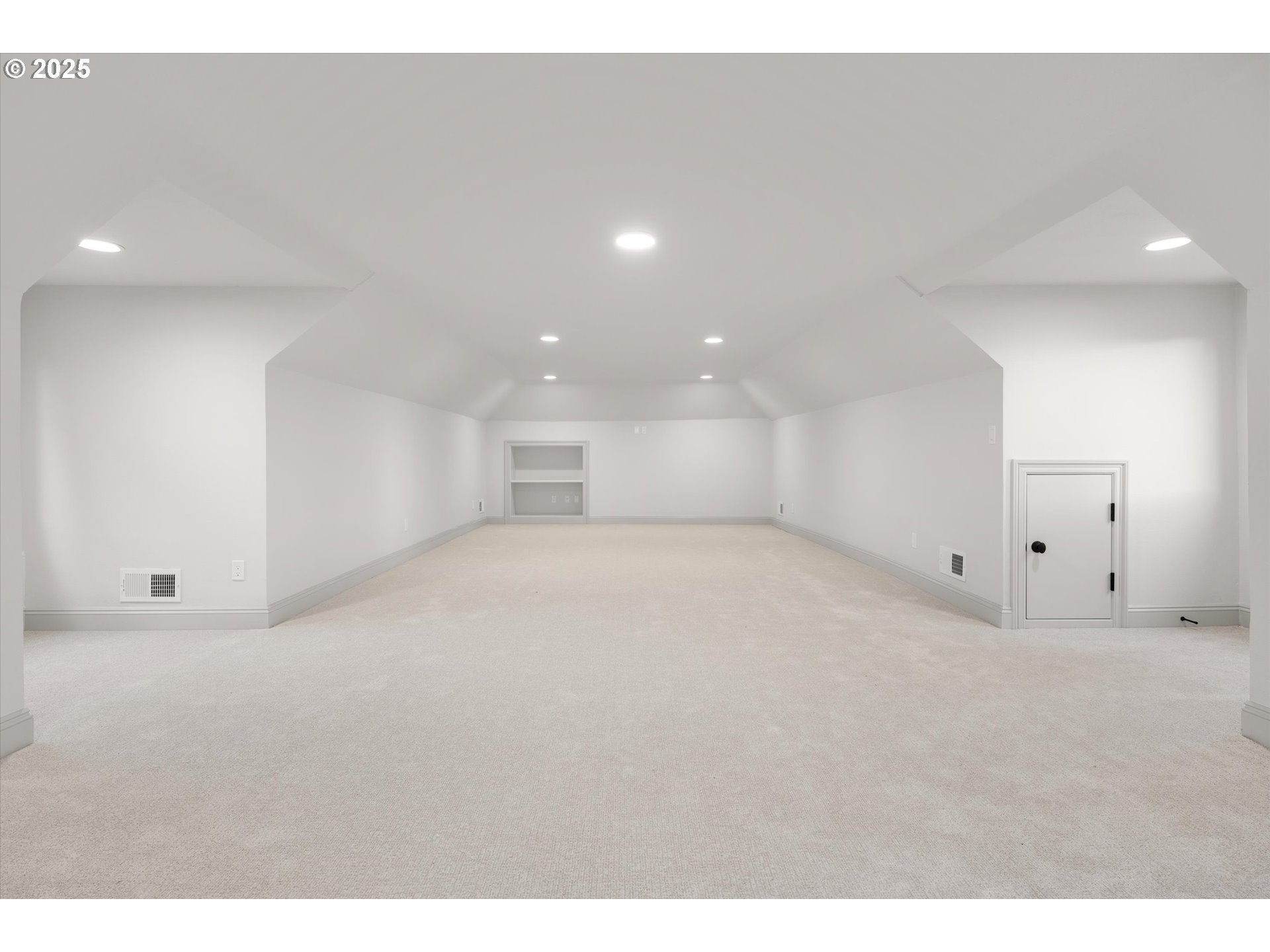 2089 5TH AVE
