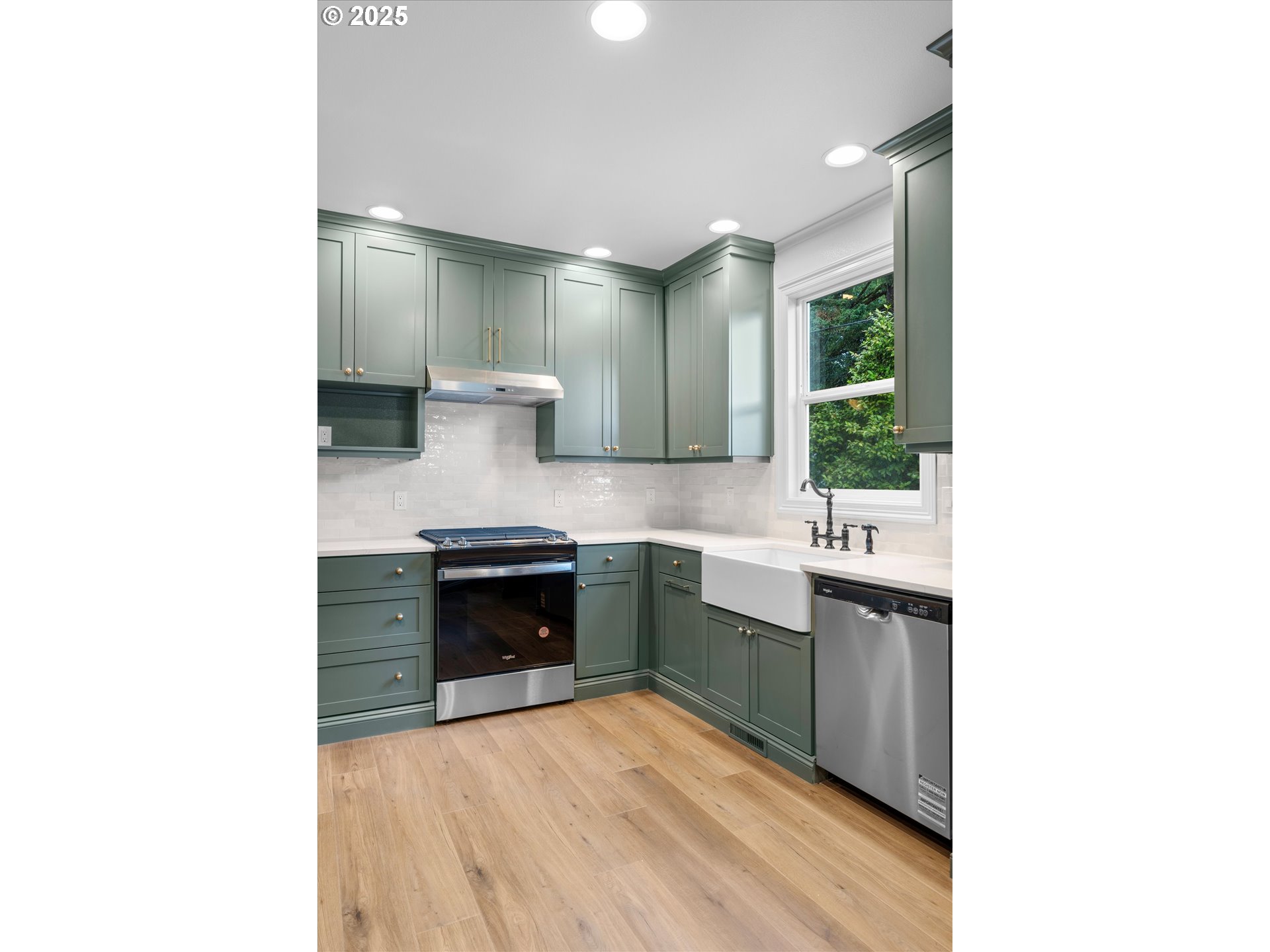 2089 5TH AVE