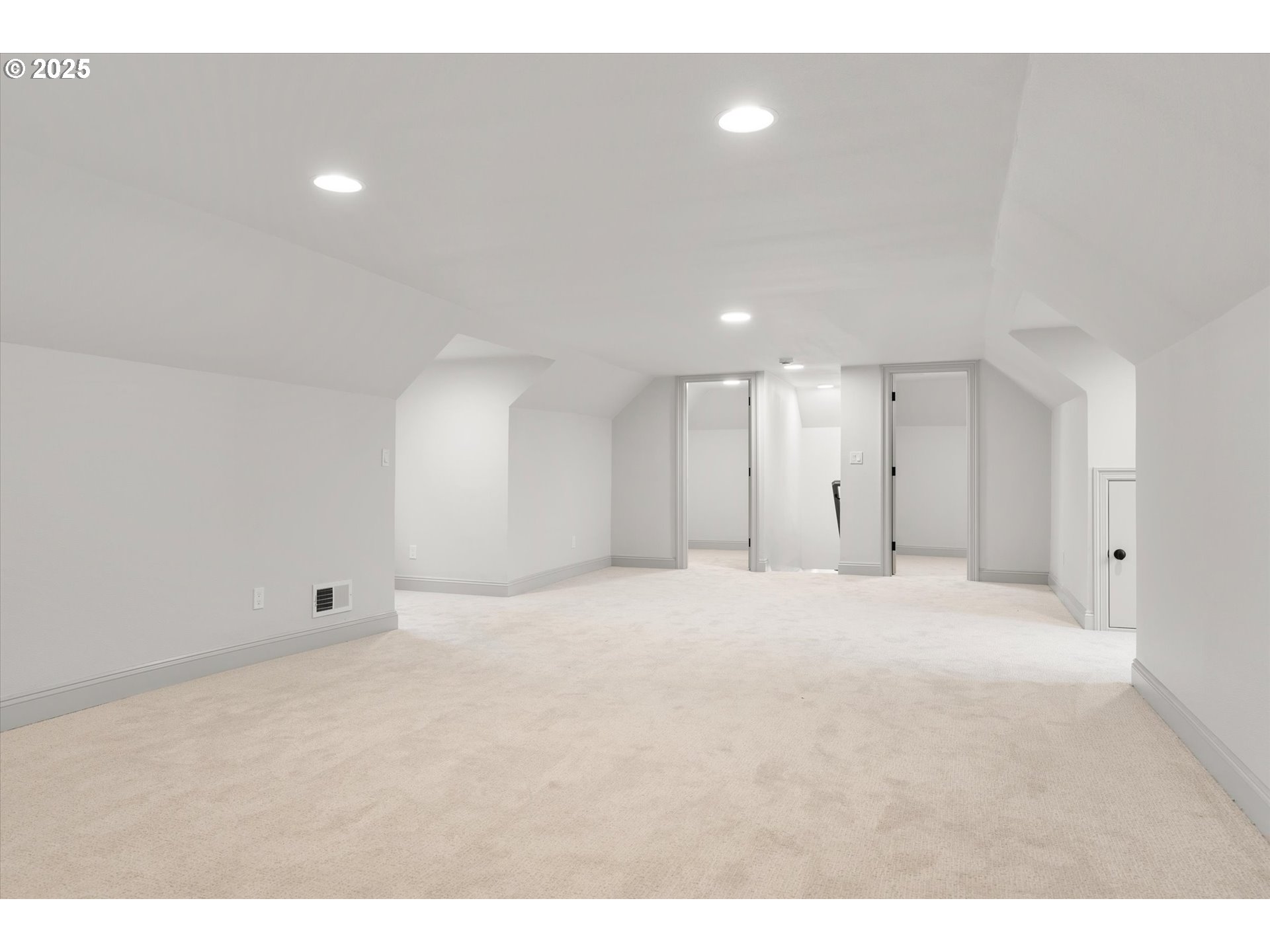2089 5TH AVE