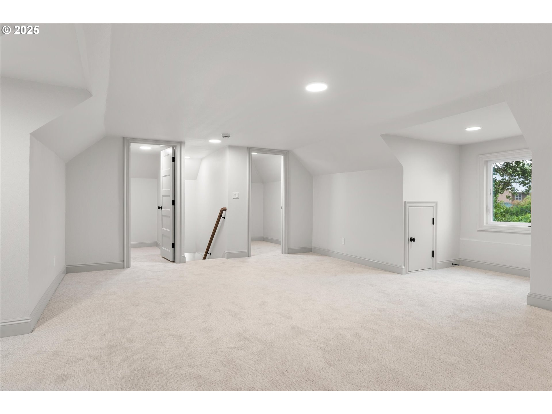 2089 5TH AVE