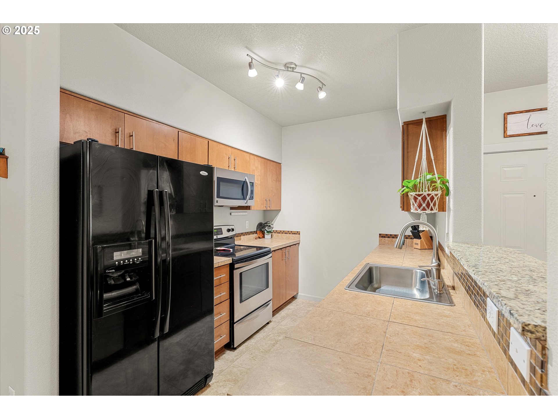 10664 NE HOLLY ST 104, Hillsboro Unit: 104