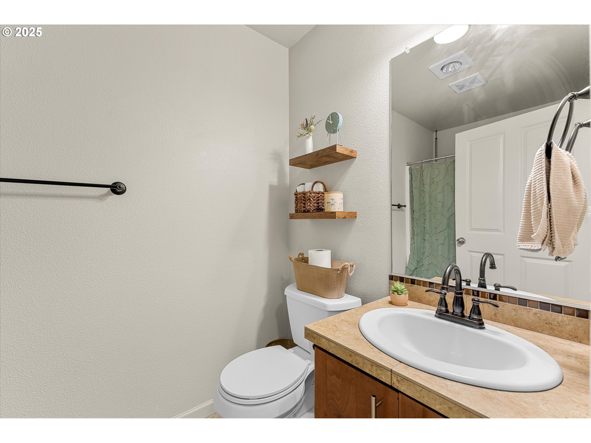 10664 NE HOLLY ST 104, Hillsboro Unit: 104